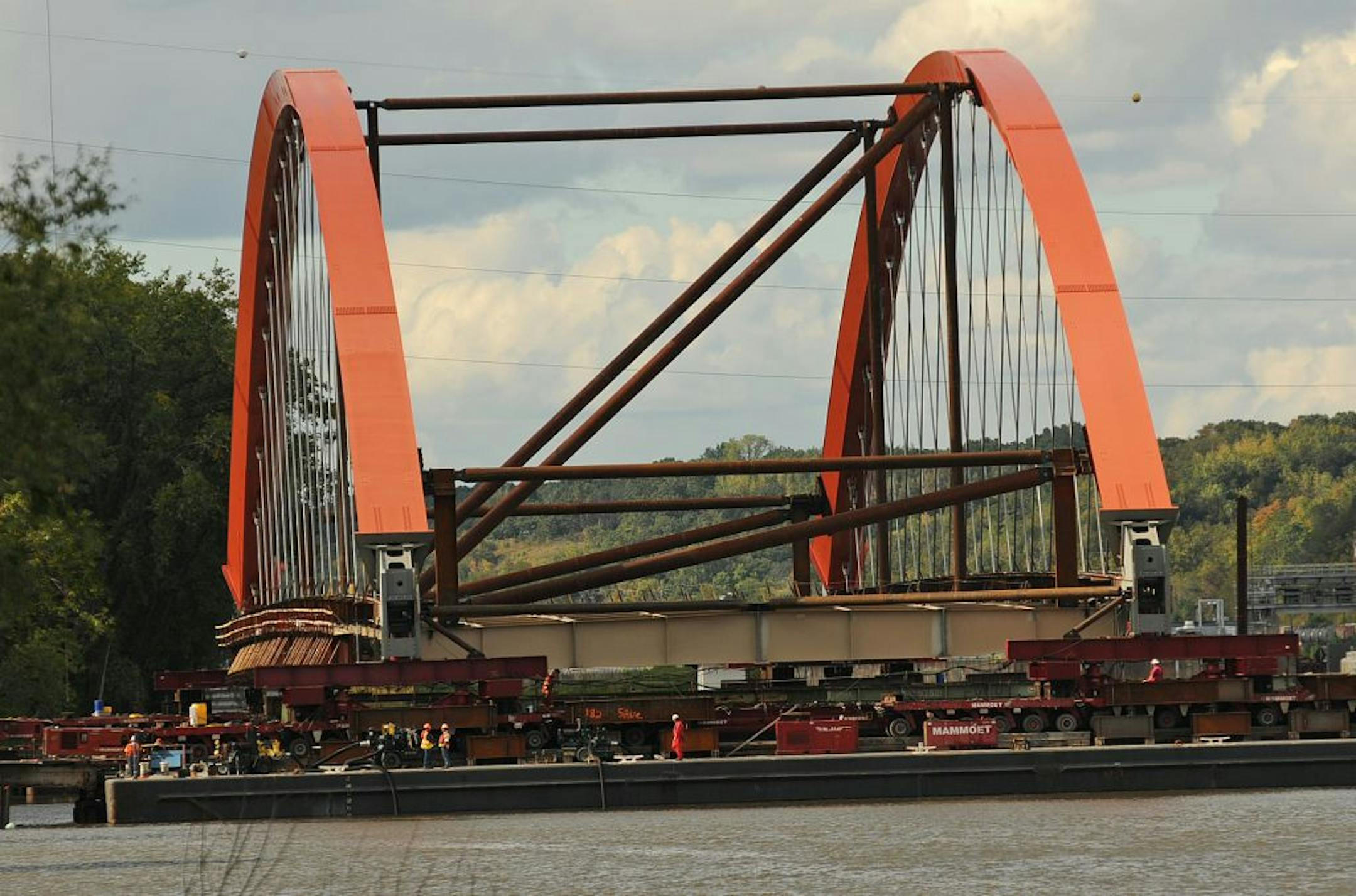 Work to move the 545-foot main span of the new Hastings bridge into place will force a closure of highway and river traffic this week.