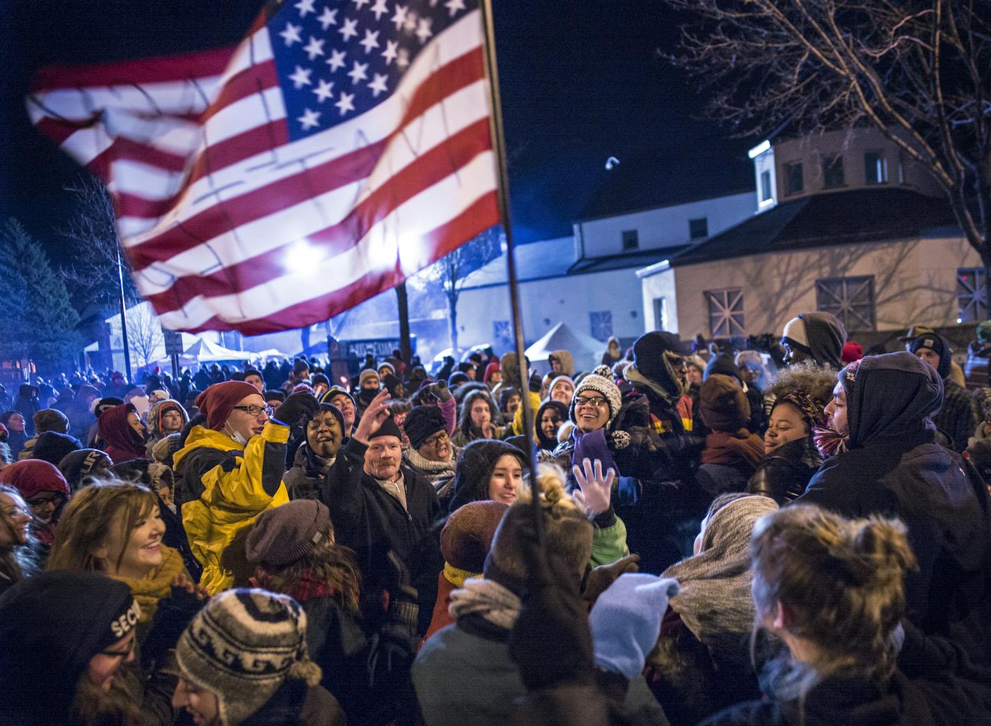 At the 4th Precinct in North Minneapolis, with police limiting interaction with protesters on the fifth night of demonstrations, the crowd turned to a lighter mood .]Richard Tsong-Taatarii/rtsong-taatarii@startribune.com ORG XMIT: MIN1511192149521178