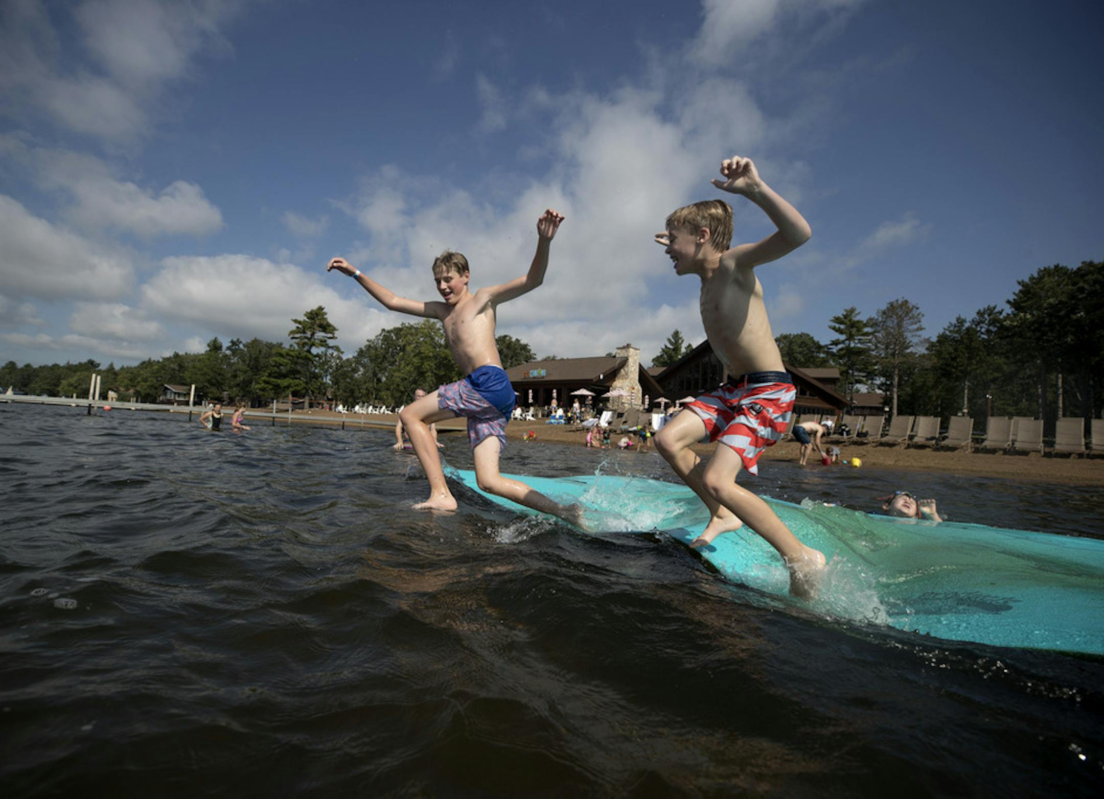 Jackson Townes 13, left and his brother Walker Townes 8, played in the water on Gull Lake at Grand View Lodge Saturday September 2,2018 in Nisswa, MN. ] JERRY HOLT &#x2022; jerry.holt@startribune.com