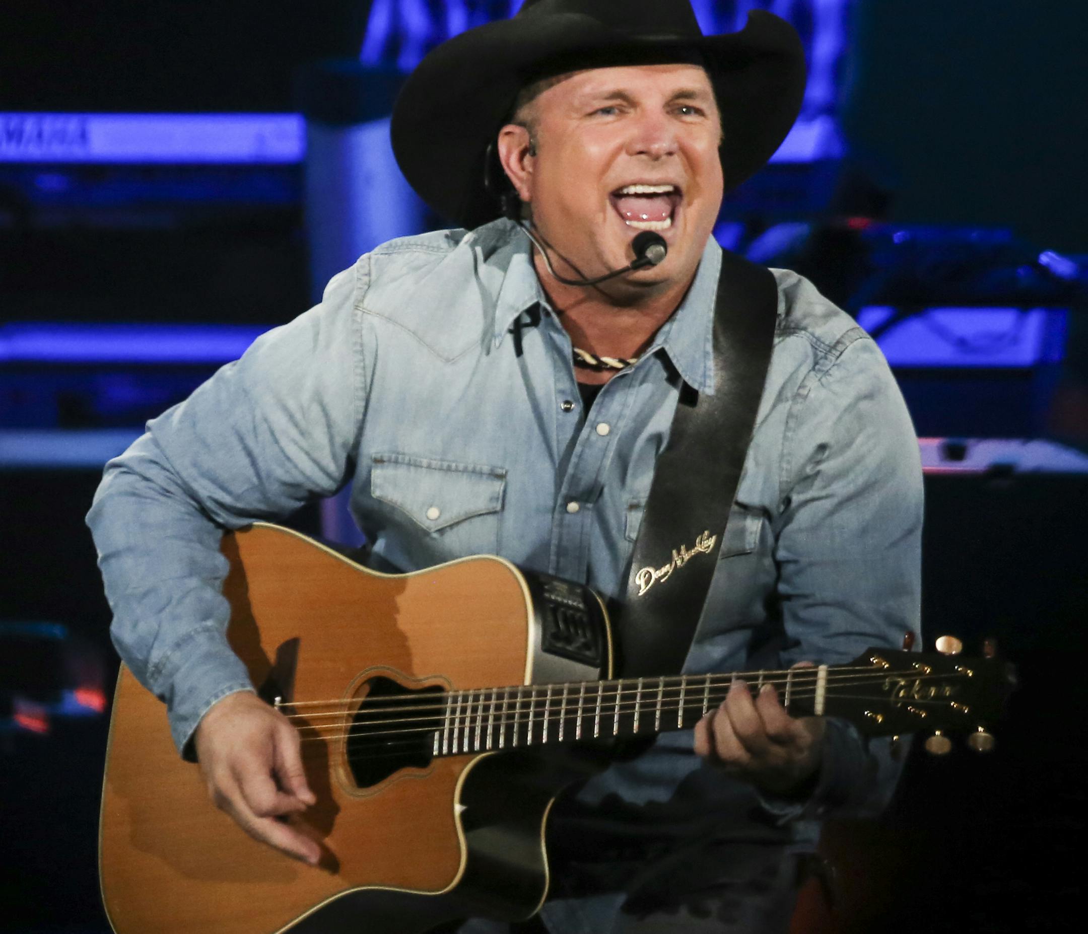 Garth Brooks performed at the Target Center on Thursday, November 6, 2014. ] RENEE JONES SCHNEIDER ‚Ä¢ reneejones@startribune.com