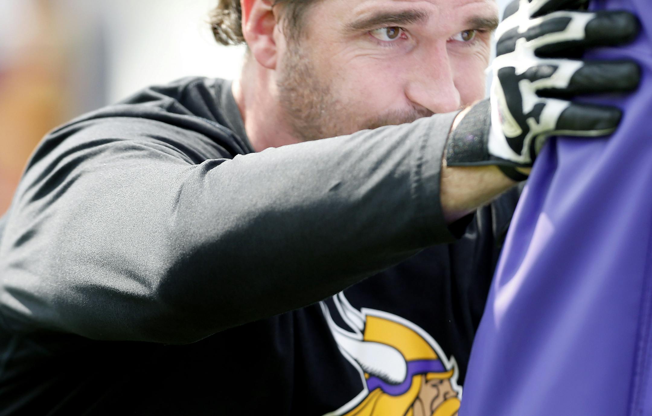 Minnesota Vikings defensive end Jared Allen worked on the sled during practice on Tuesday. ] CARLOS GONZALEZ cgonzalez@startribune.com June 18, 2013, Eden Prairie, Minn., Winter Park, Minnesota Vikings minicamp ORG XMIT: MIN1306181757118089