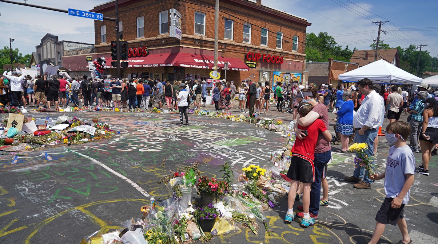 Thousands of people, including hundreds of clergy continue to pack the street outside Cup Foods in South Minneapolis to pay their respect to George Floyd who lost his life at the hands of Minneapolis on Memorial Day. brian.peterson@startribune.com Minneapolis, MN Tuesday, June 2, 2020