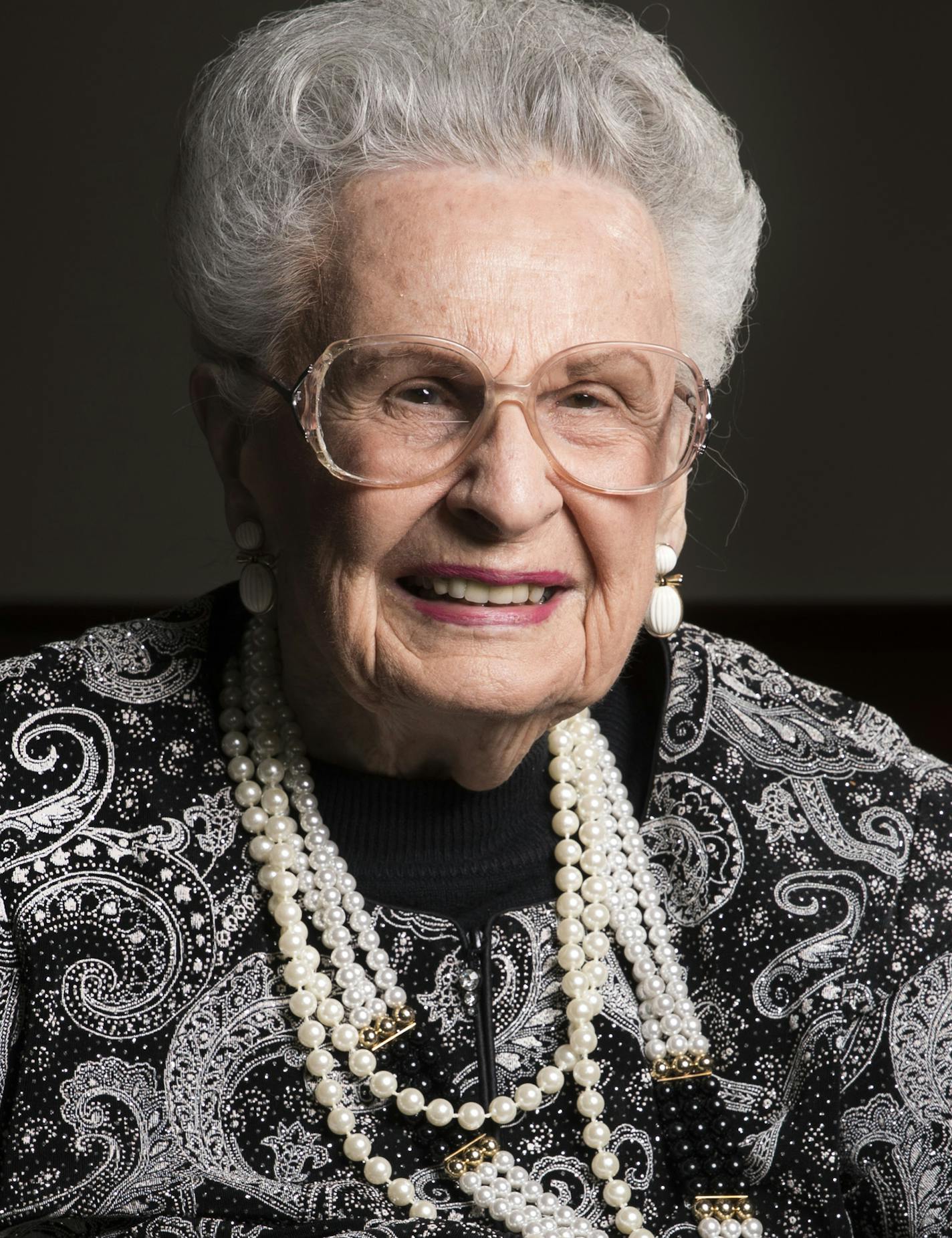 Elizabeth Whitbeck joined the Marines Women's Reserve Corps in 1943, where she helped train pilots. After her discharge, she continued to volunteer.