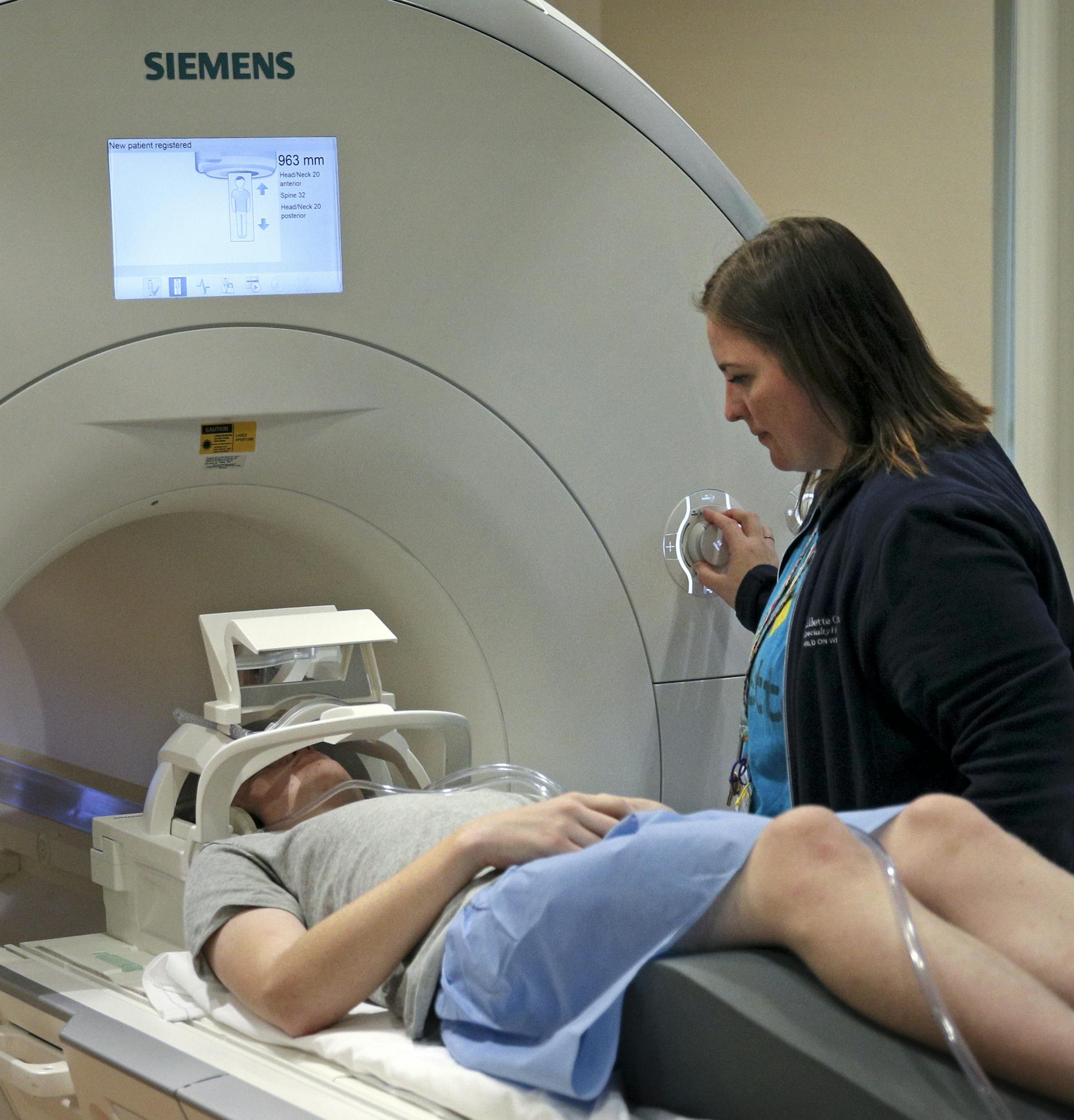 MRI Technician Briana Jacobson prepares Ryan Ohmann for his 40 minute MRI. ] Upset at watching how his sister struggled during MRI scans, a Mounds View teen created a virtual reality program that acclimates children to the sounds and cramped environment of these scanners before they actually go into them. Gillette Childrens in St. Paul now use the VR program routinely.
BRIAN PETERSON &#x2022; brian.peterson@startribune.com
St. Paul, MN 10/10/2018