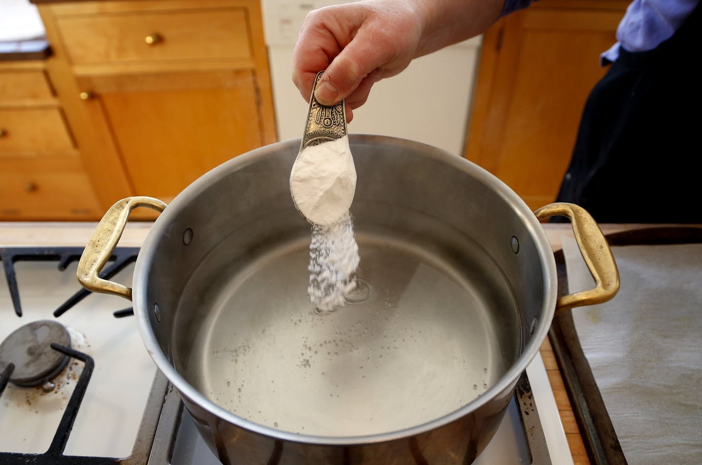 ] CARLOS GONZALEZ cgonzalez@startribune.com - January 8, 2013, Baking Central begins the year with a tutorial on bagels.