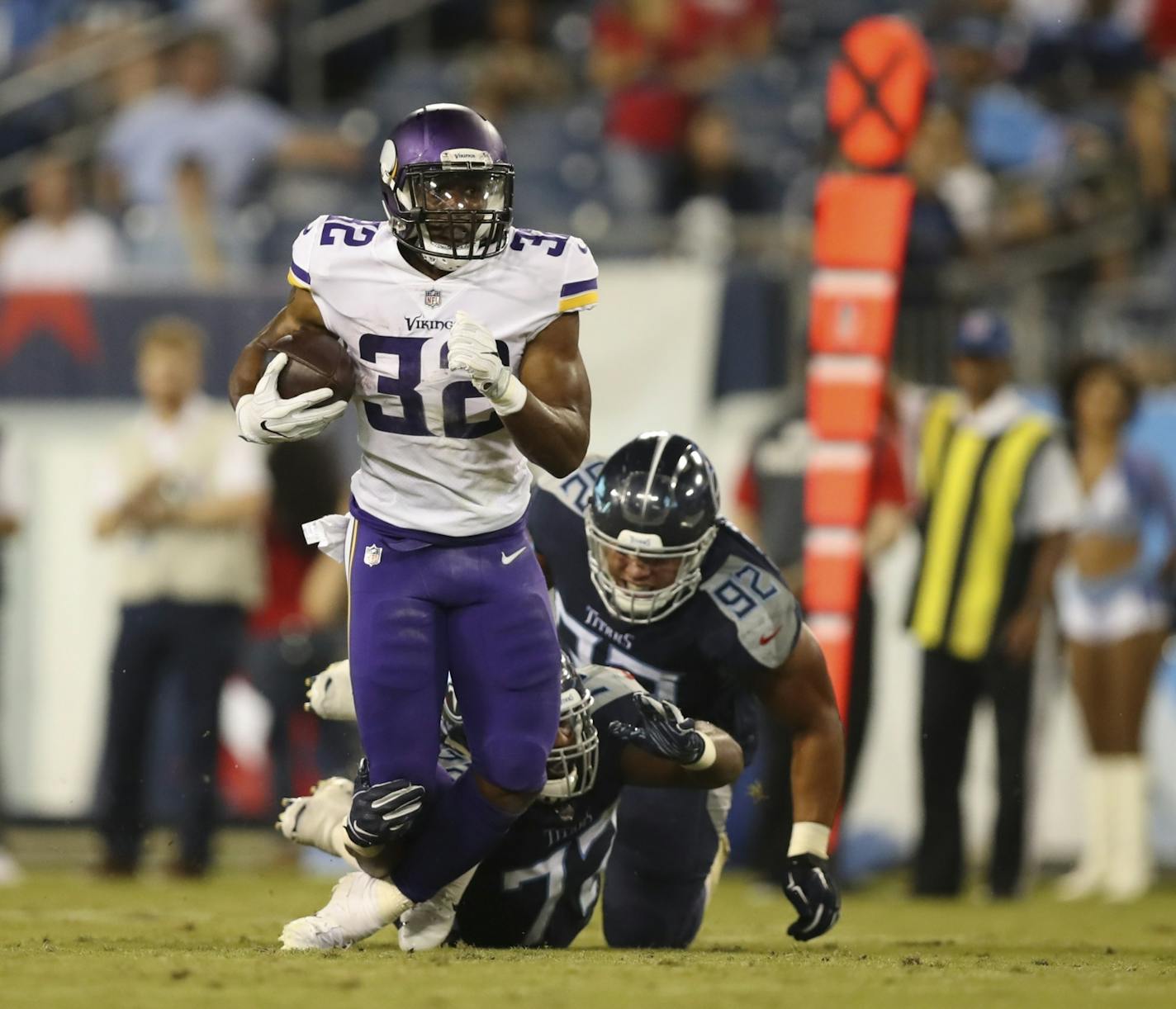 Minnesota Vikings running back Roc Thomas (32)