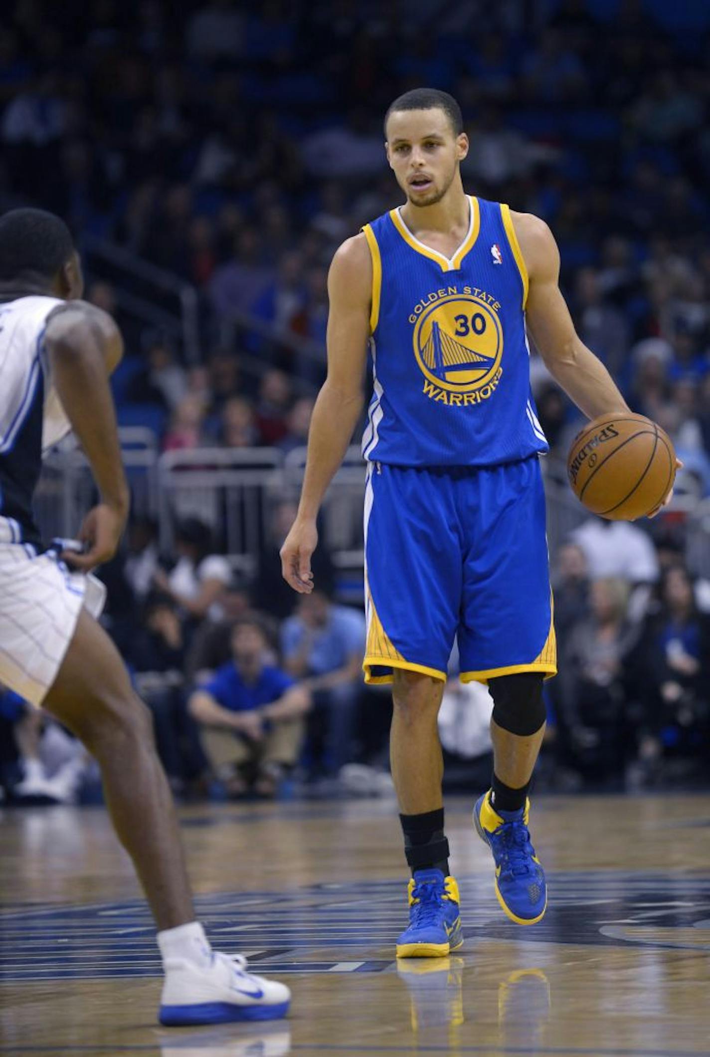 Golden State Warriors guard Stephen Curry (30) brings the ball up the court during the first half of an NBA basketball game against the Orlando Magic in Orlando, Fla., Friday, Dec. 14, 2012.