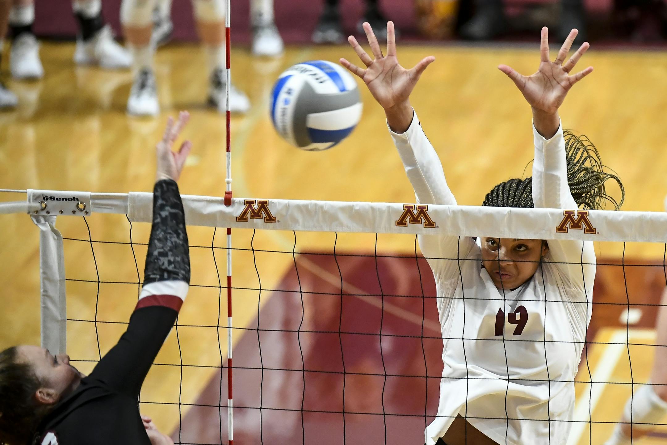 Alexis Hart (19) went up for a block against South Carolina last season.