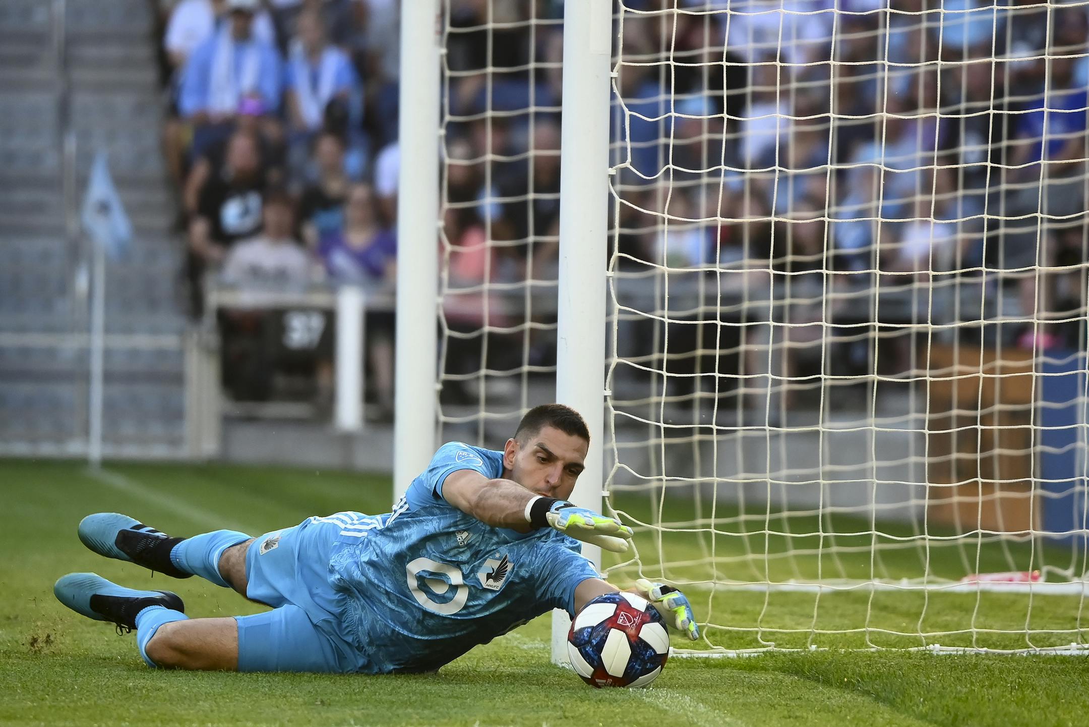 Minnesota United goalkeeper Vito Mannone (1) blocked a shot in the first half against Orlando City. ] Aaron Lavinsky • aaron.lavinsky@startribune.com Minnesota United played Orlando City in an MLS soccer game on Saturday, Aug. 17, 2019 at Allianz Field in St. Paul, Minn.