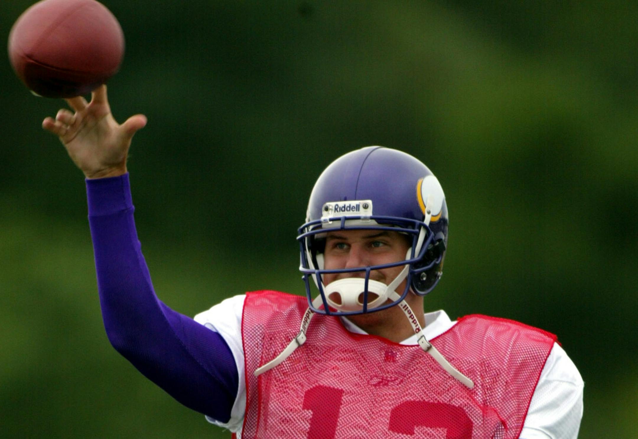 August 6, 2002 Minnesota Vikings Training camp-- Minnesota State University Mankato Minnesota Vikings quarterback, Shaun Hill, #12, during the morning practice of Training Camp in Mankato, MN on Tuesday.. Miller, Shaun Hill and Spergon Wynn are all competing for the 3rd quarterback spot on the team. ORG XMIT: MIN2015031020500565