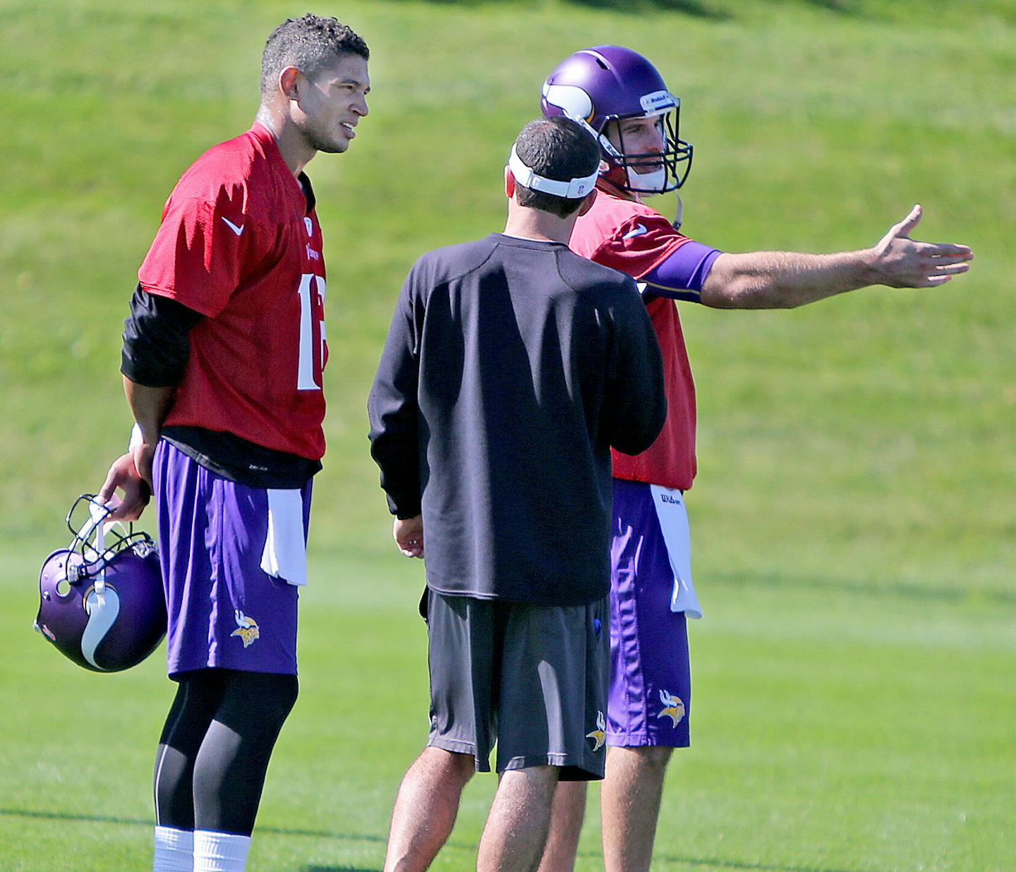 Minnesota Vikings new quarterback Josh Freeman and Christian Ponder took practiced at Winter Park, Wednesday, October 9, 2013 in Eden Prairie, MN. (ELIZABETH FLORES/STAR TRIBUNE) ELIZABETH FLORES &#x2022; eflores@startribune.com ORG XMIT: MIN1310091448093566