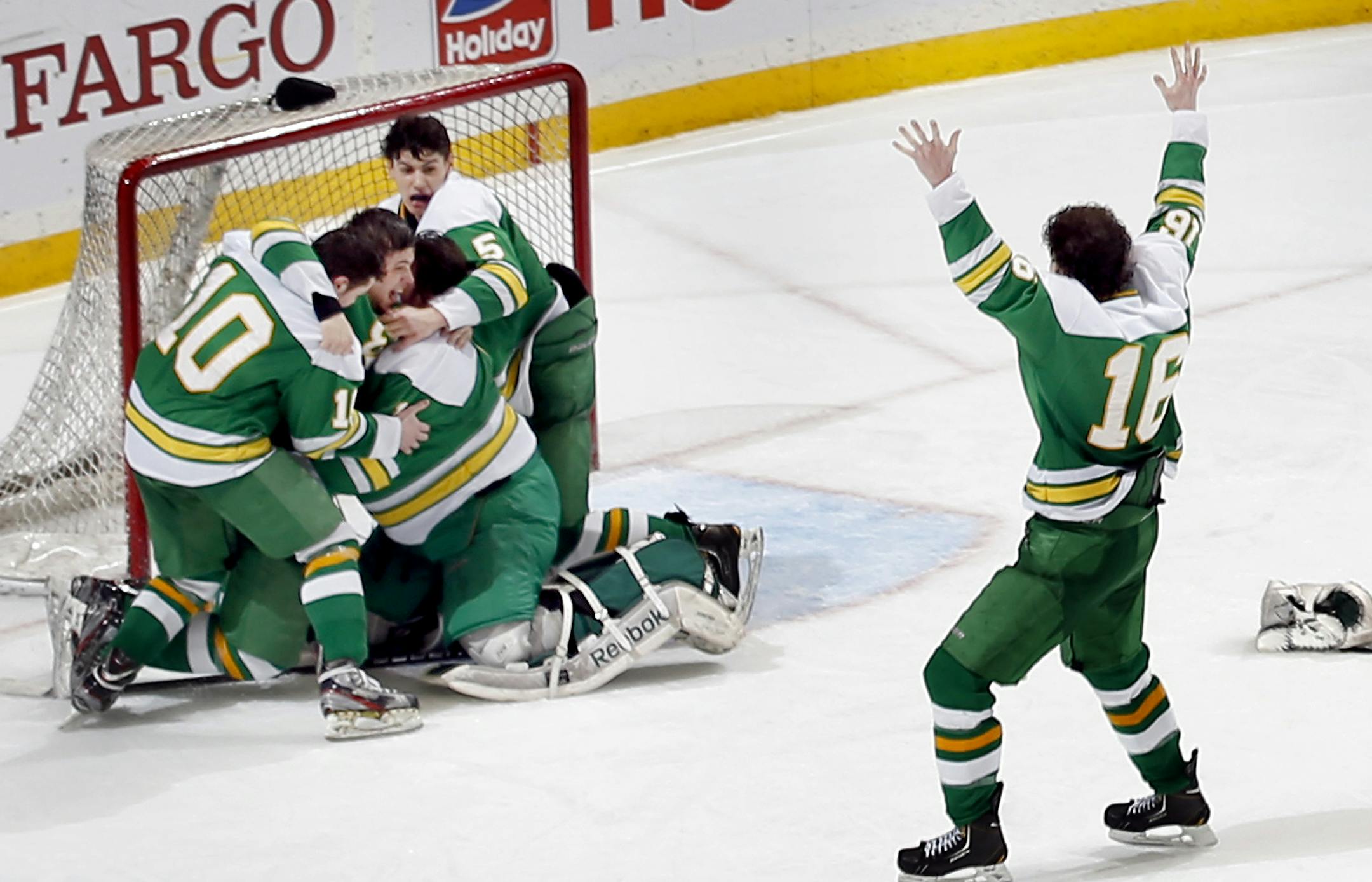 Edina celebrated at the end of the game. Edina beat Hill-Murray by a final score of 4-2.] CARLOS GONZALEZ cgonzalez@startribune.com - March 9, 2013, St. Paul, Minn., Xcel Energy Center, Minnesota High School Boys State Hockey, 2A Finals, Hill Murray vs. Edina