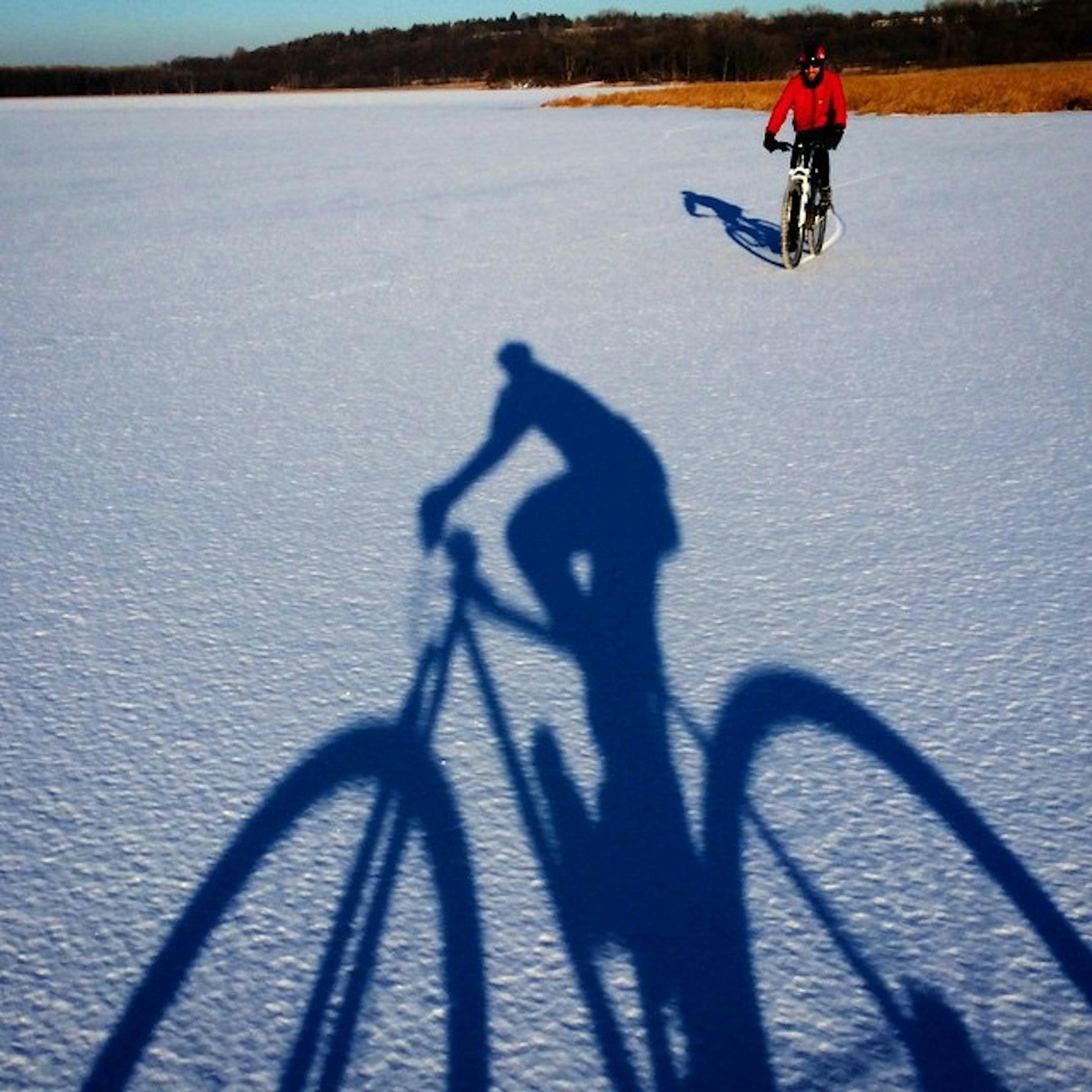 @delipshnit: Icesploration (Gun Club Lake, Minnesota River bottoms)