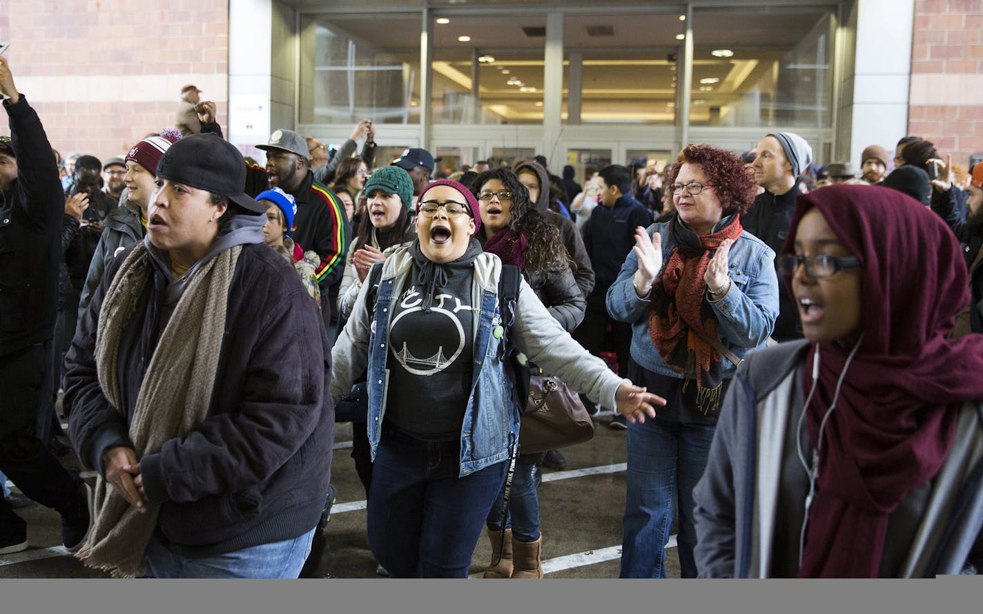 Black Lives Matter protesters cross the street to go down into the transit area after being pushed out of Mall of America by police in Bloomington on Wednesday, December 23, 2015. ] (Leila Navidi/Star Tribune) leila.navidi@startribune.com ORG XMIT: MIN1512231528301309