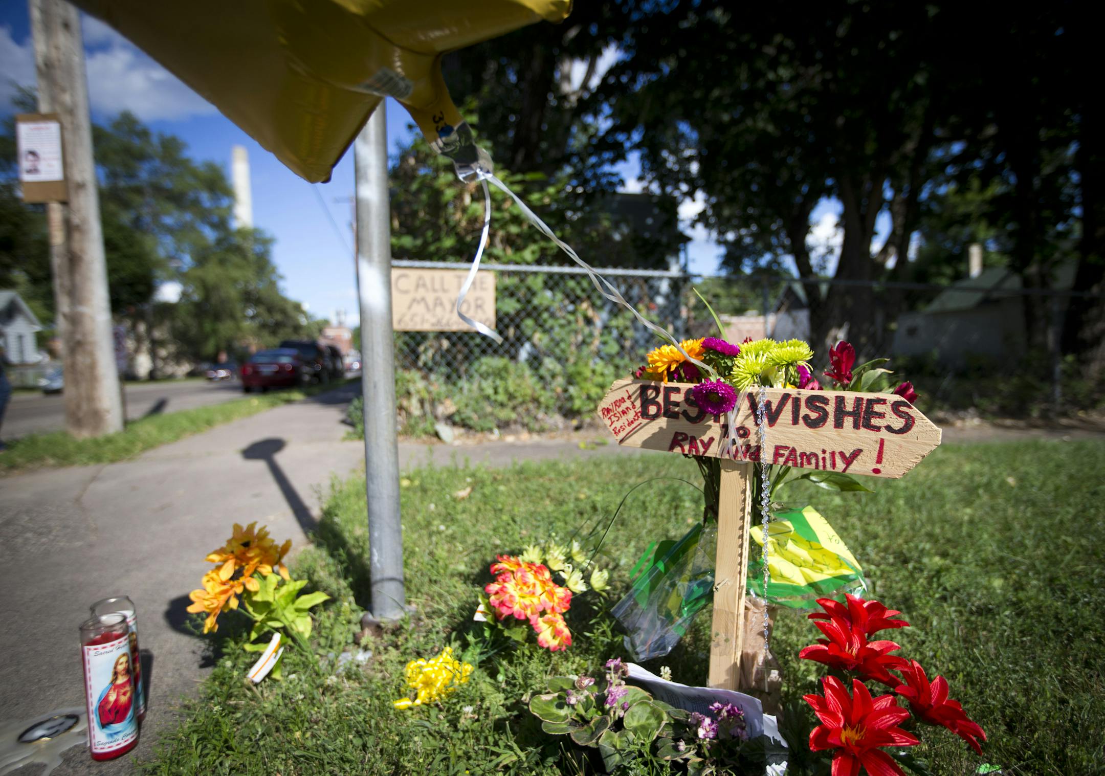 A memorial was set up in the area of the Payne Phalen neighborhood where a brutal beating left a man with brain damage last week of St. Paul, Minn. photographed on Tuesday, August 12, 2013. ] (RENEE JONES SCHNEIDER &#x2022; reneejones@startribune.com)