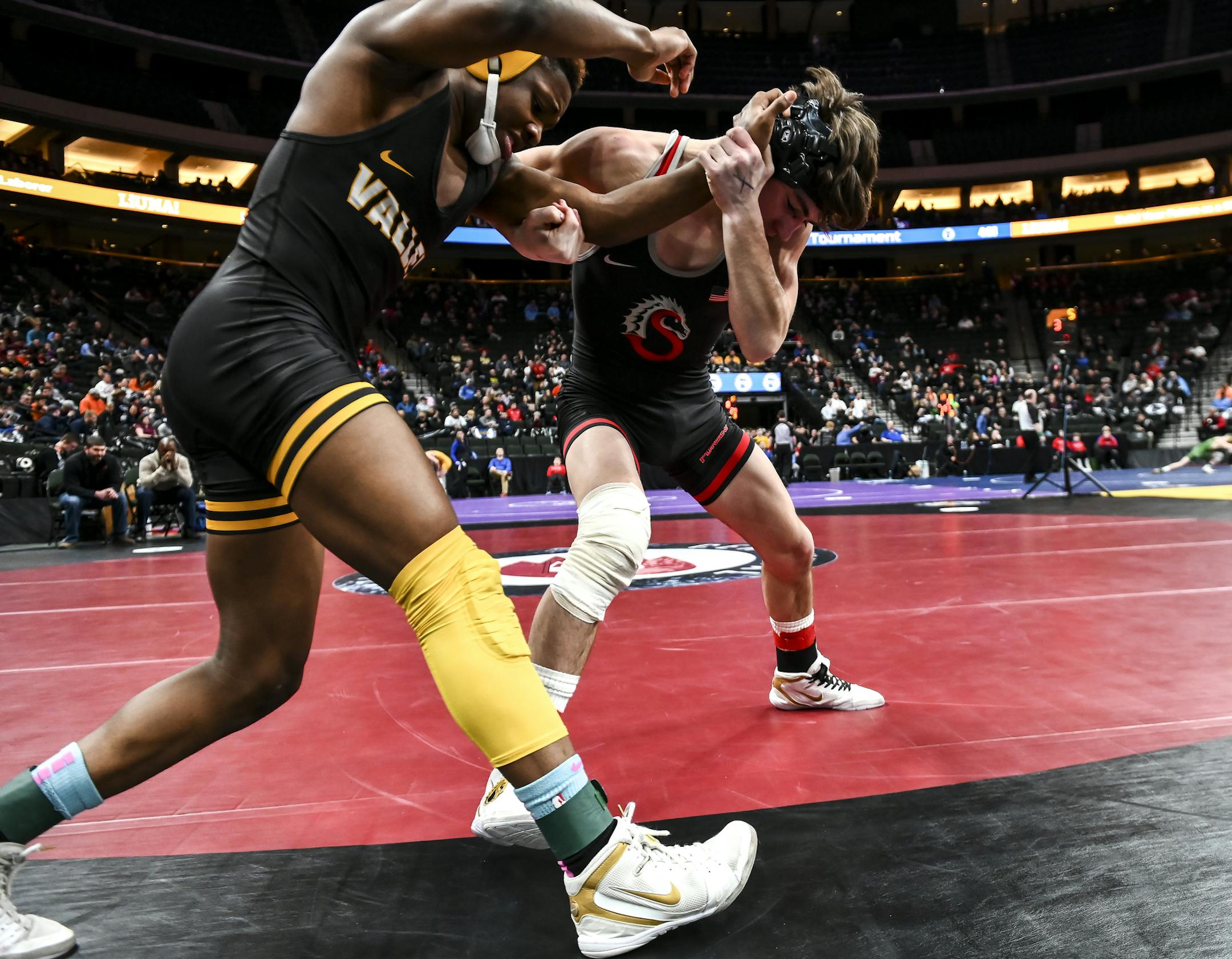 Reid Ballantyne, of Stillwater, wrestled Apple ValleyÕs Martin Stewart in a Class 3A 126lb quarterfinal match Friday. Ballantyne won by decision 4-0. ] Aaron Lavinsky ¥ aaron.lavinsky@startribune.com The Class 3A, 2A and 1A wrestling state meet quarterfinals were held Friday, March 1, 2019 at the Xcel Energy Center in St. Paul. Minn.
