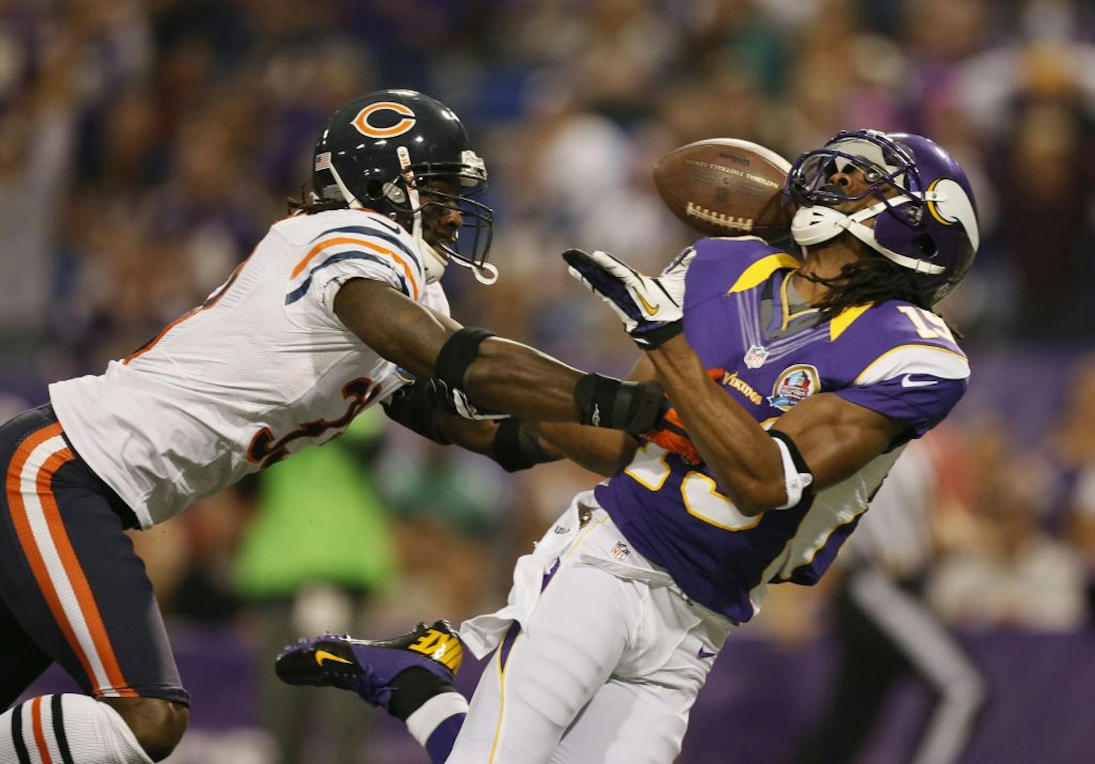 Devin Aromashodu failed to nab this long pass from Christian Ponder last Sunday against Chicago, symptomatic of their problem all season.