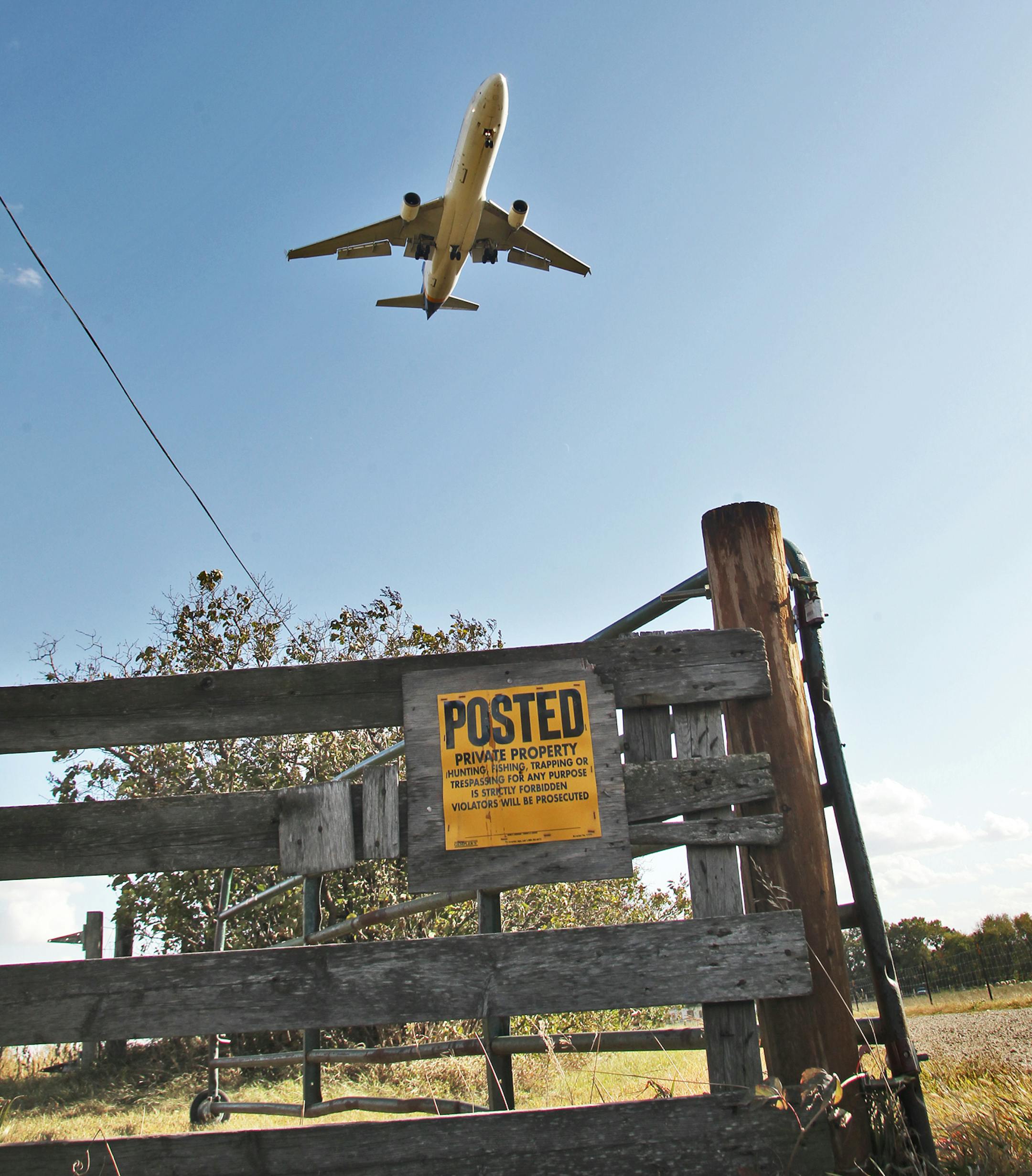 Owners of Kelly Farm at Old Shakopee Road near the Mall of America have won a law suit contesting the noise pollution involved in opening a new runway at nearby Minneapolis - St. Paul International Airport. Planes in a landing pattern fly low over the rural-like property of the farm. (MARLIN LEVISON/STARTRIBUNE(mlevison@startribune.com (cq