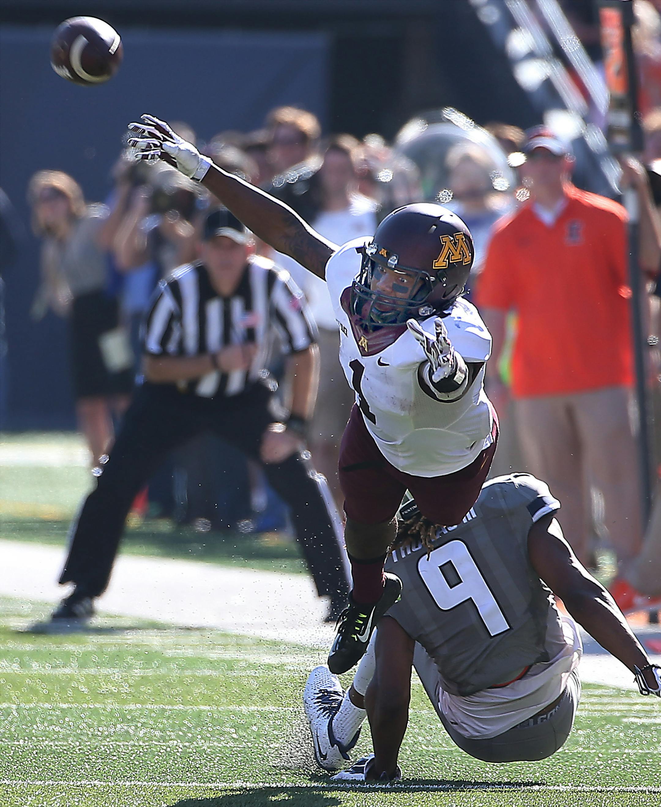 Gophers wide receiver KJ Maye (1) was stopped by Illinois defensive back Earnest Thomas III (9) in the fourth quarter as the Minnesota Gophers took on Illinois, Saturday, October 25, 2014 in Champagne, IL. ] (ELIZABETH FLORES/STAR TRIBUNE) ELIZABETH FLORES • eflores@startribune.com