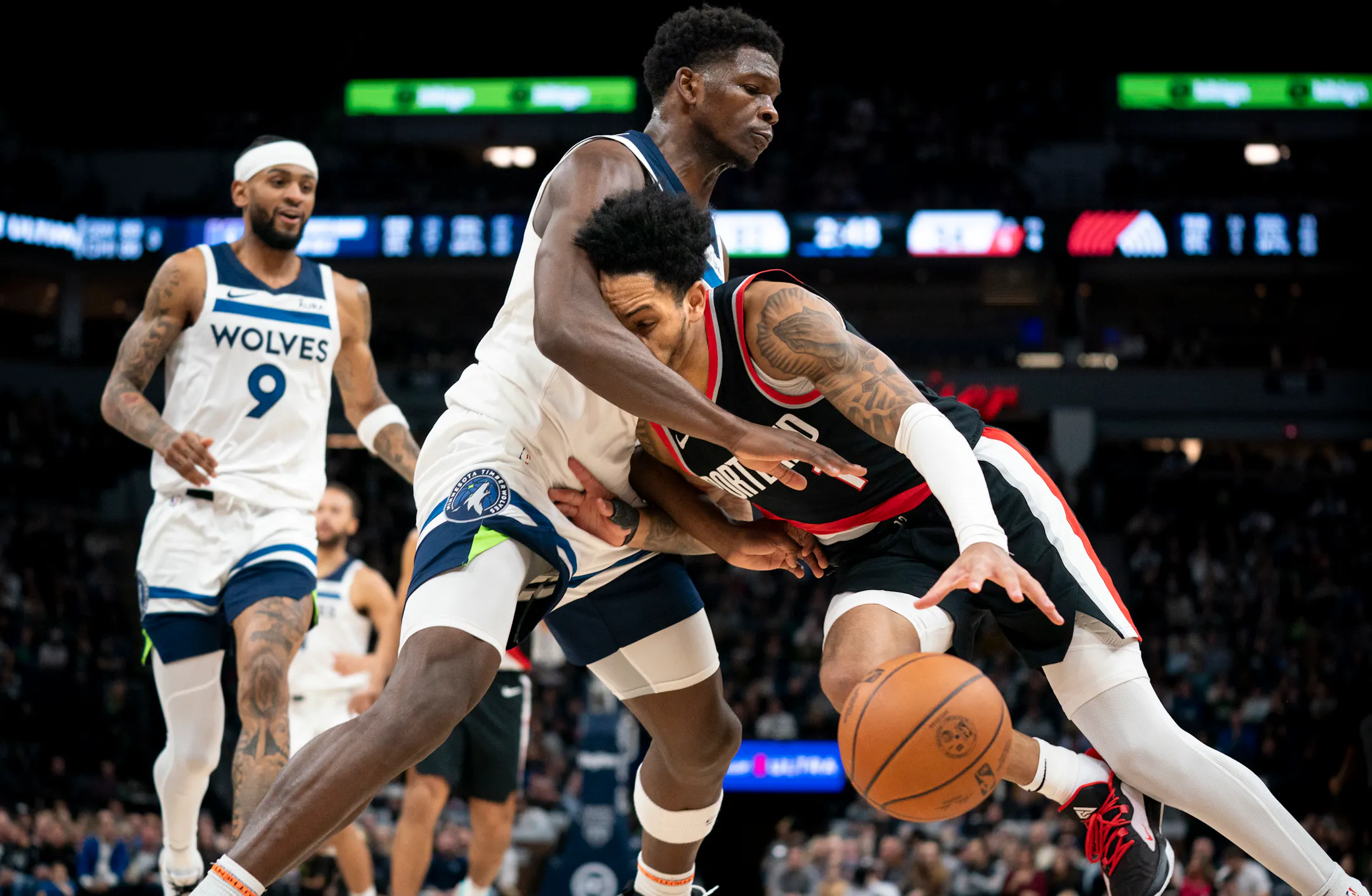 Timberwolves take it to struggling Portland, winning 116-93