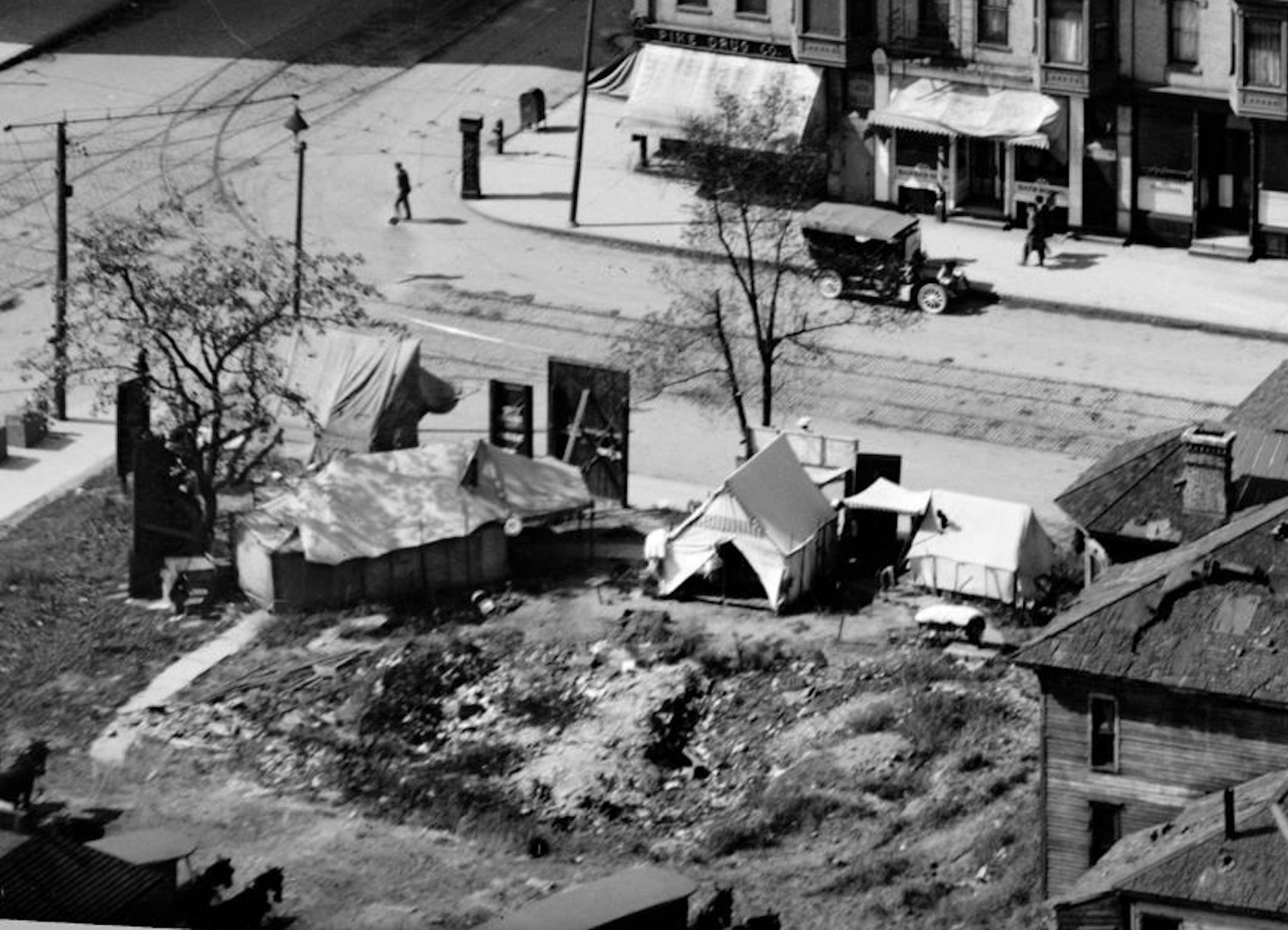The panorama revealed everyday details, such as tents pitched in a lawn.