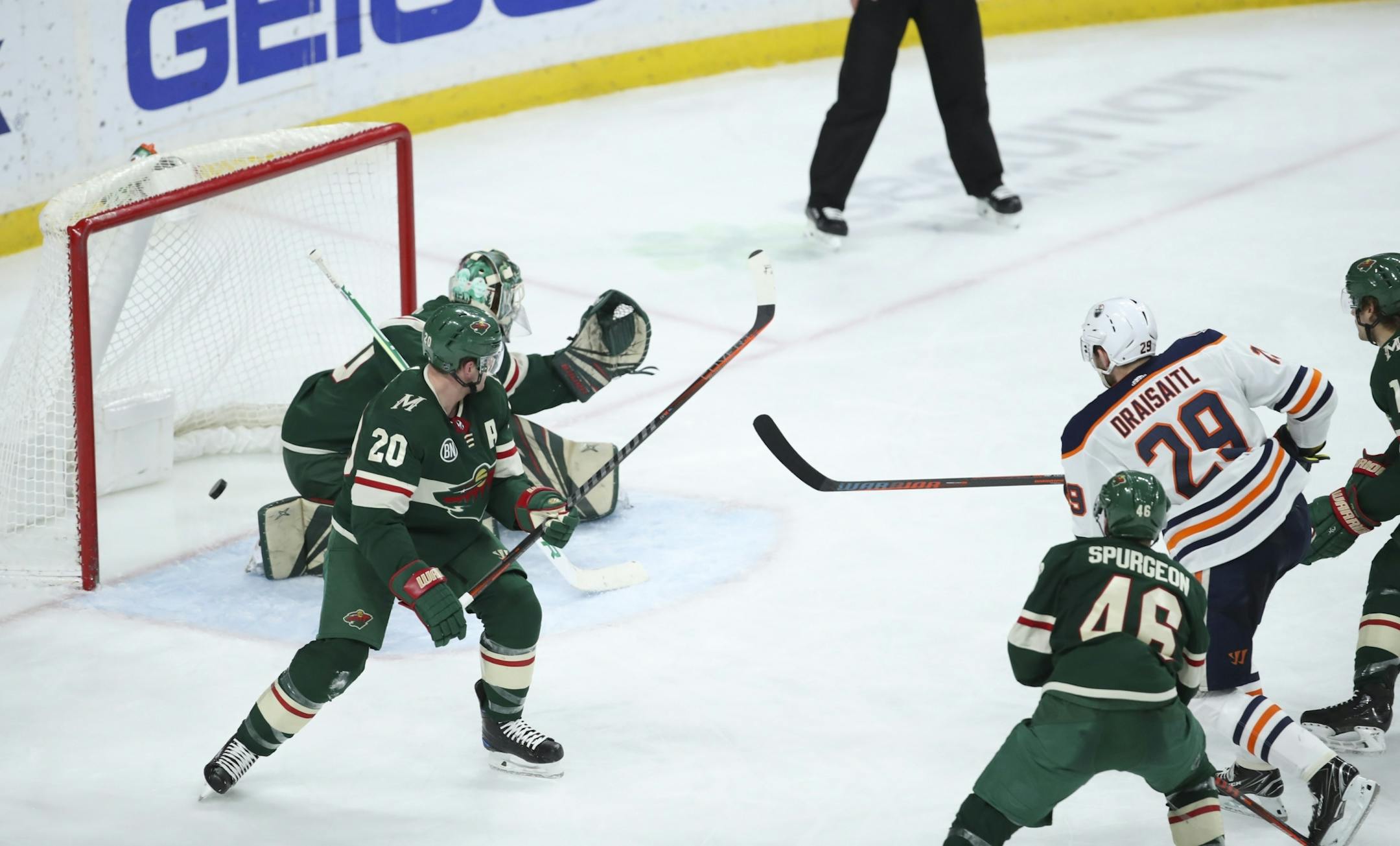 Edmonton Oilers center Leon Draisaitl (29) scored his second goal of the game in the third period on a pass from right wing Alex Chiasson.