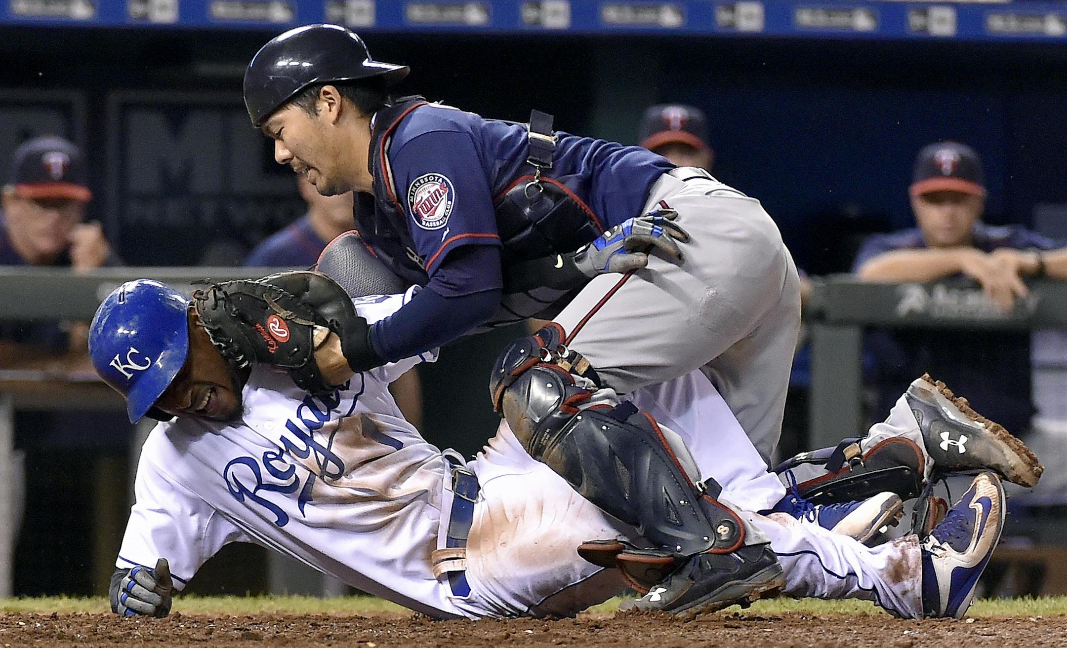 The Kansas City Royals' Jarrod Dyson, left, tries to score past Minnesota Twins catcher Kurt Suzuki in the 10th inning on a single by Mike Moustakas on Wednesday, Sept. 9, 2015, at Kauffman Stadium in Kansas City, Mo. (John Sleezer/Kansas City Star/TNS)