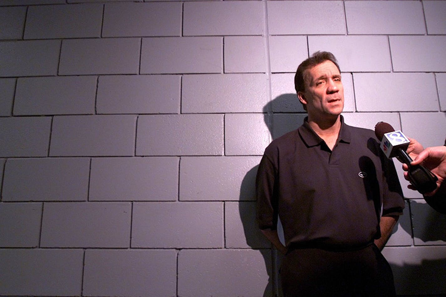 Flip Saunders spoke with reporters in a hallway outside the Timberwolves locker room in 2000