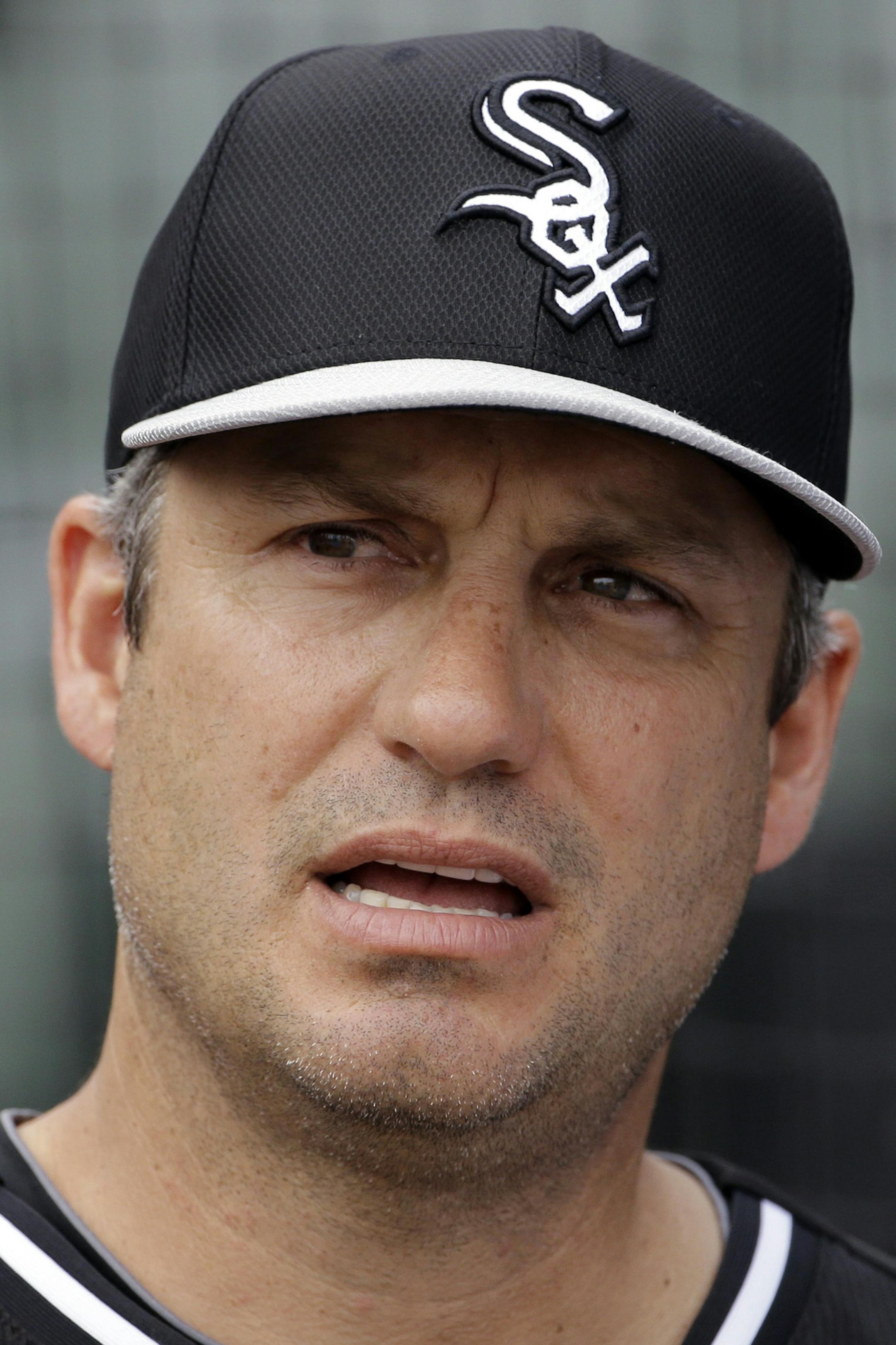 Chicago White Sox manager Robin Ventura looks to the field before a baseball game against the Detroit Tigers in Chicago on Thursday, June 12, 2014. (AP Photo/Nam Y. Huh) ORG XMIT: OTKNH102