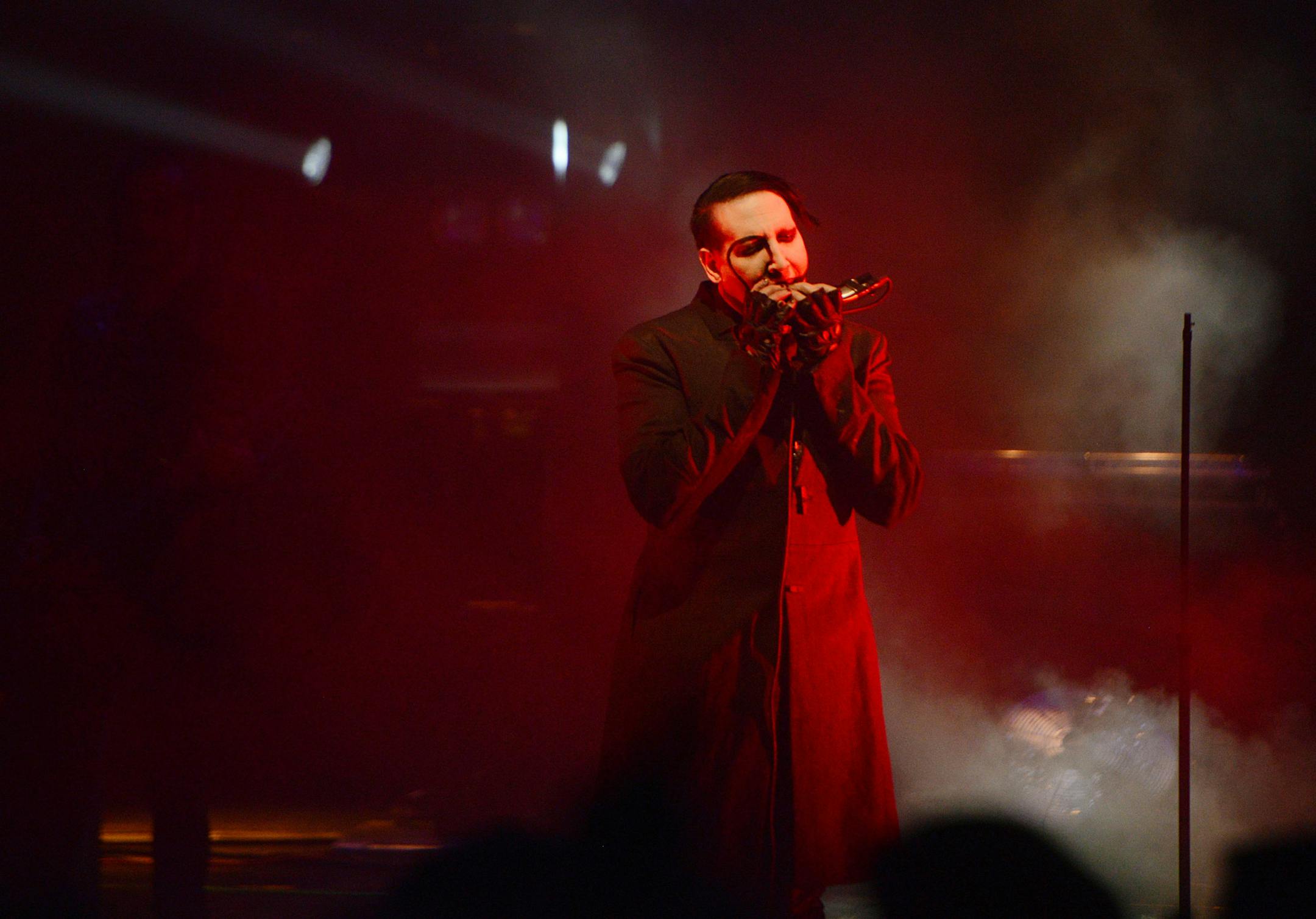 Marilyn Manson performs his first song at Mystic Lake Casino in Prior Lake, Minn.. ] BRIDGET BENNETT &#x201a;&#xc4;&#xa2; Special to the Star Tribune bridget.bennett@startribune.com Prior Lake, Minn.