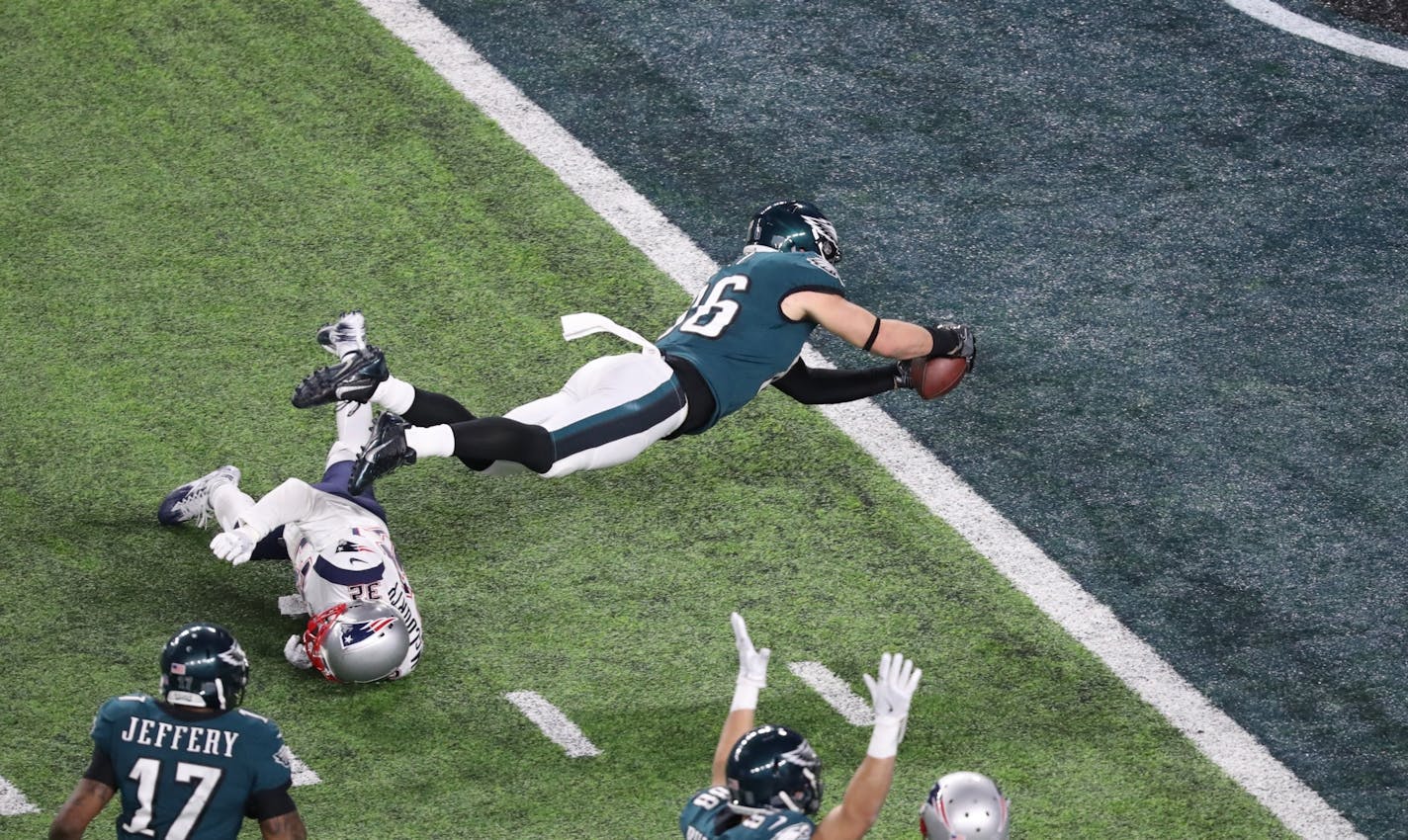 Philadelphia Eagles tight end Zach Ertz (86) rolls into the end zone for the touchdown in the fourth quarter of Super Bowl LII. The touchdown put the Eagles in the lead 38-33 after the two-point conversion attempt failed.