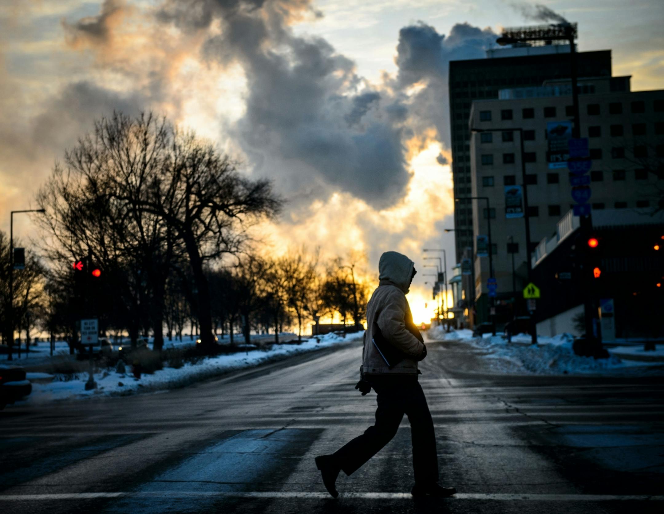 Cold people walked, jogged and sprinted across Kellogg Blvd in St. Paul late Monday afternoon as temperatures hovered around 12 below zero. Monday, January 6, 2014