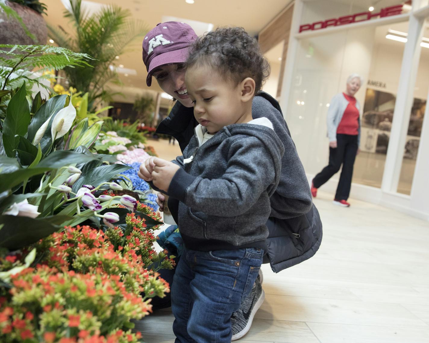 Kali Kimbrell and her 12 month-old son Crosby, check out the Bachman's/Galleria flower show "Spring is in the Air." [ Saxo #1005666928 flowers032718 ORG XMIT: MIN1803251701141842