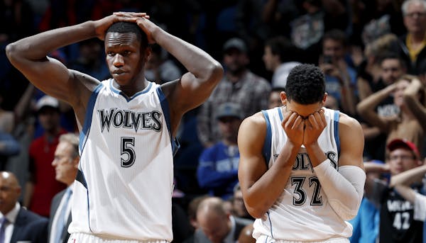 Gorgui Dieng (5) and Karl-Anthony Towns (32) reacted at the end of the game. New York beat Minnesota by a final score of 106-104.