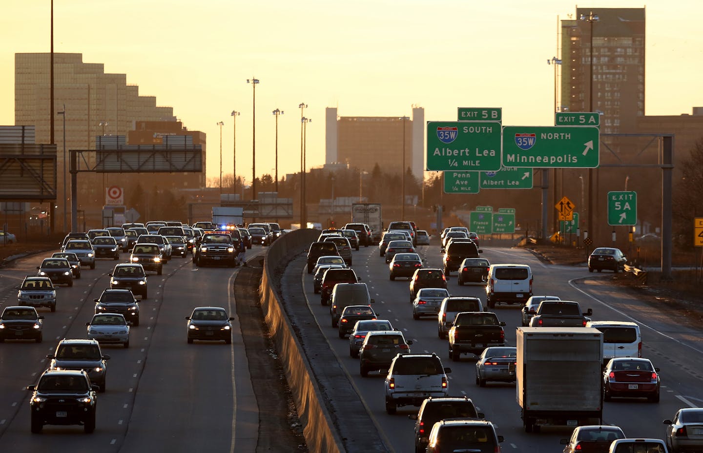 The intersection of I-494 and I-35W. This is looking westbound I-494. ] (KYNDELL HARKNESS/STAR TRIBUNE) kyndell.harkness@startribune.com The Gov. Dayton's transportation proposal n a bridge overlooking 494 and 35W in Bloomington, Min., Tuesday, February 24, 2015.