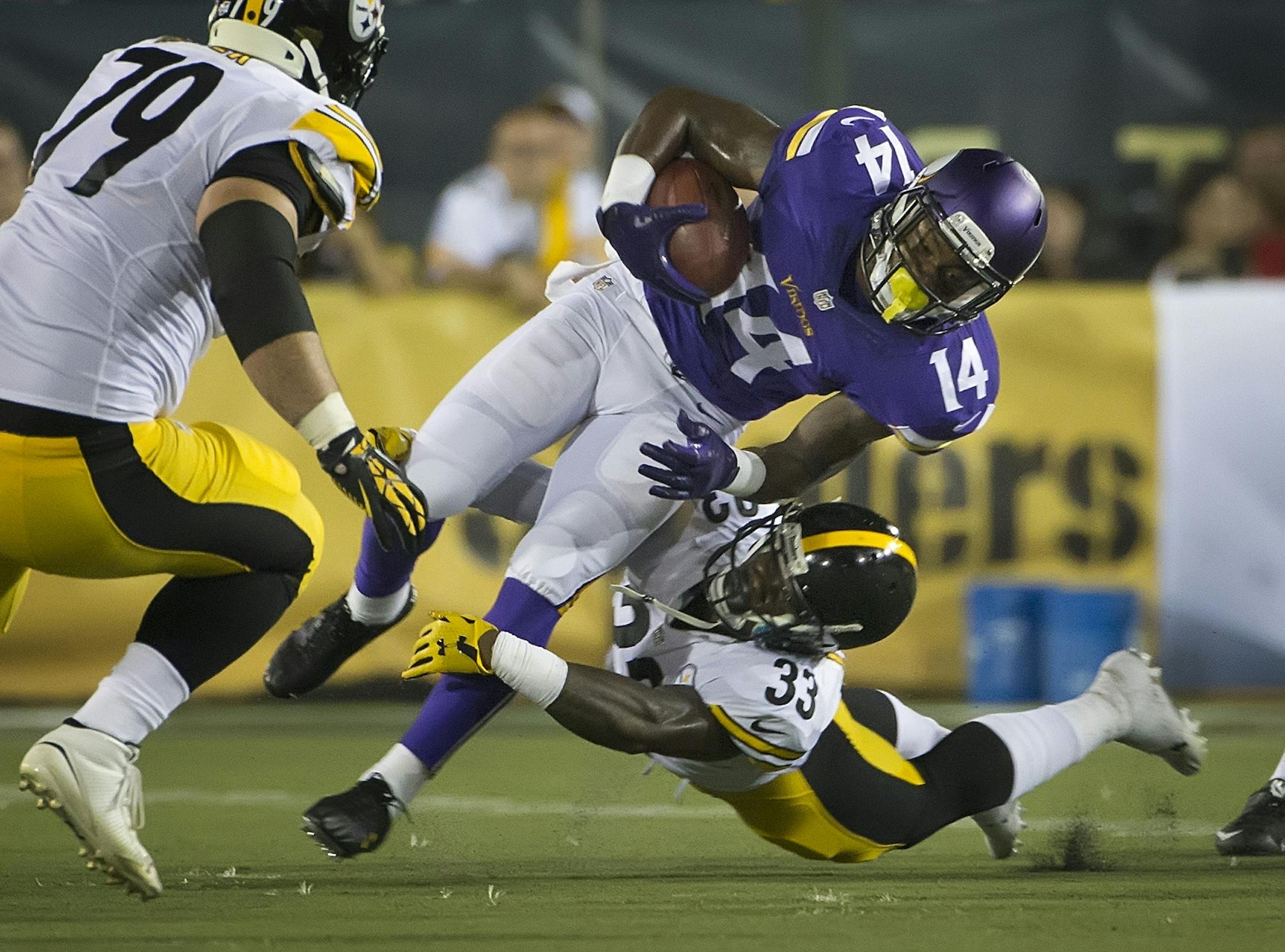 Vikings Stephon Diggs is taken down by Steelers Alden Darby on a punt return in the 3rd quarter.