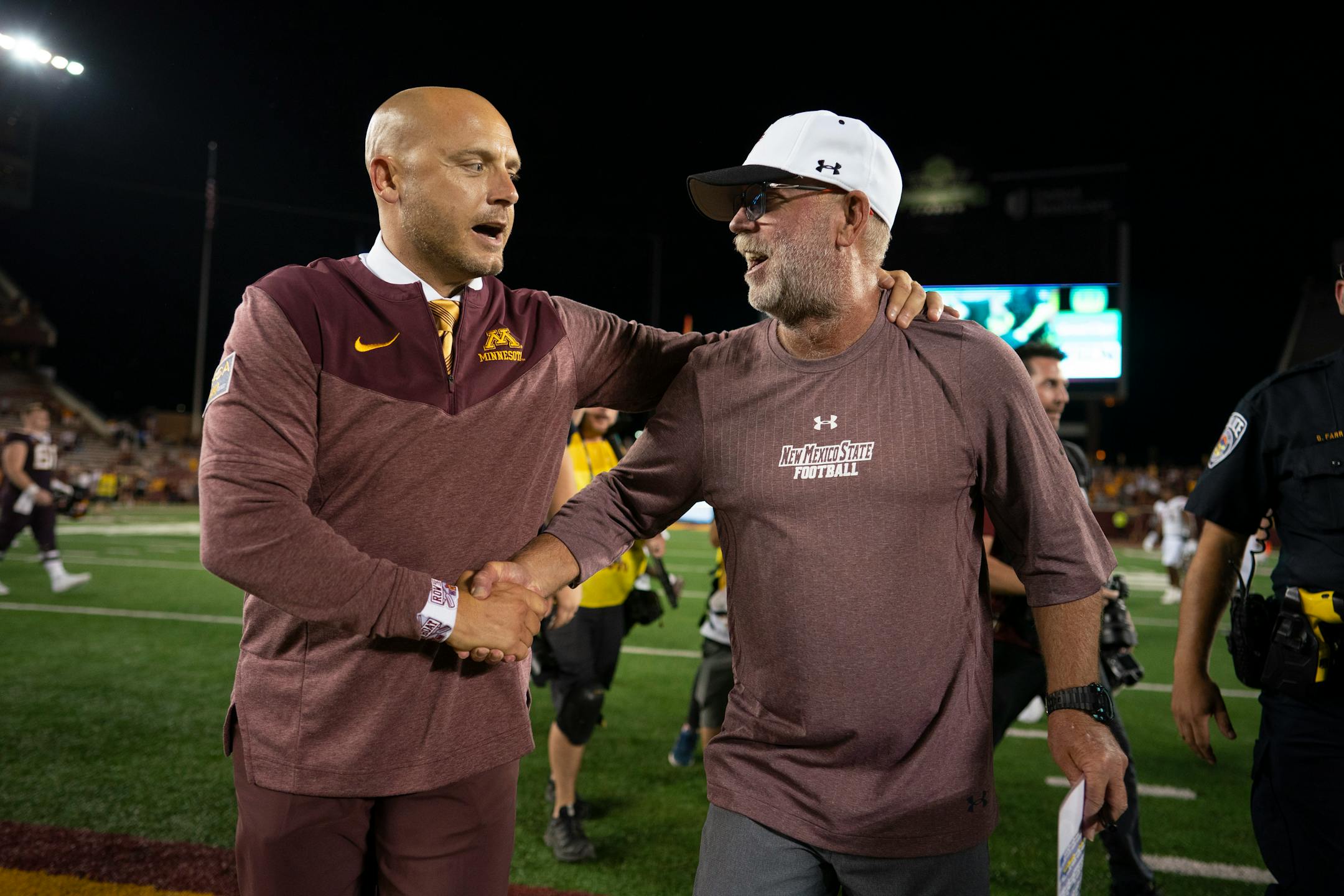 Minnesota Golden Gophers head coach P.J. Fleck, left,  and New Mexico State Aggies head coach Jerry Kill shook hands.