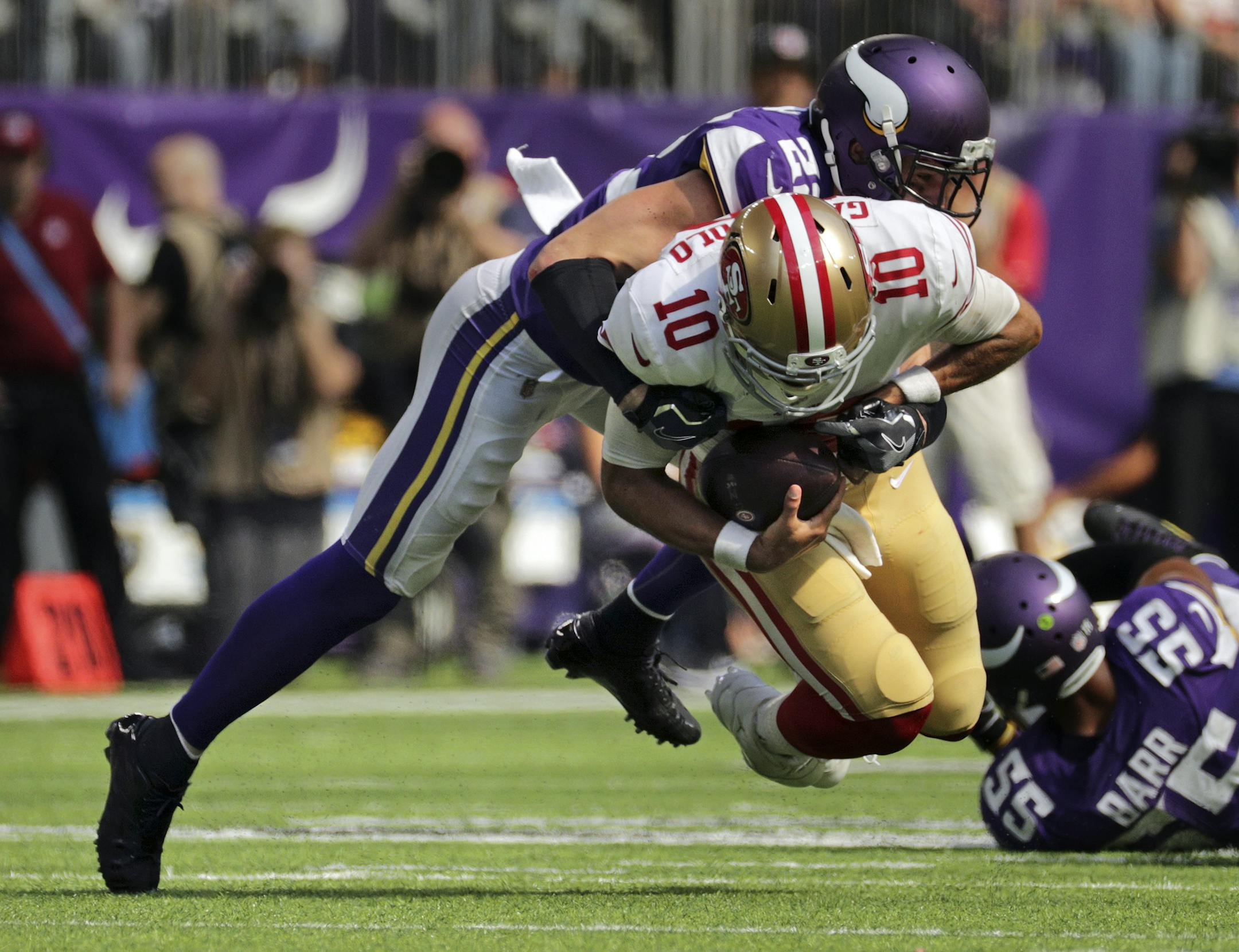 Vikings Harrison Smith sacks Jimmy Garoppolo in the 4th quarter. ] Minnesota Vikings vs San Francisco 49ers, US Bank Stadium. BRIAN PETERSON ï brian.peterson@startribune.com
Minneapolis, MN 09/09/2018