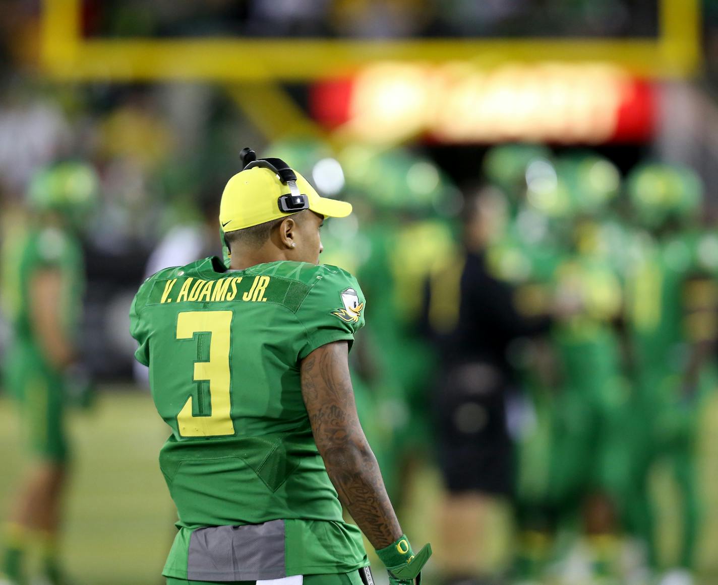 Oregon quarterback Vernon Adams Jr. (3)