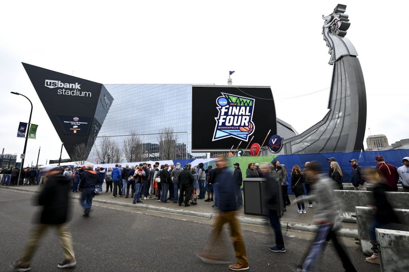 Fans flocked to U.S. Bank Stadium for the Final Four on Saturday, where Michigan State played Texas Tech in the late game.