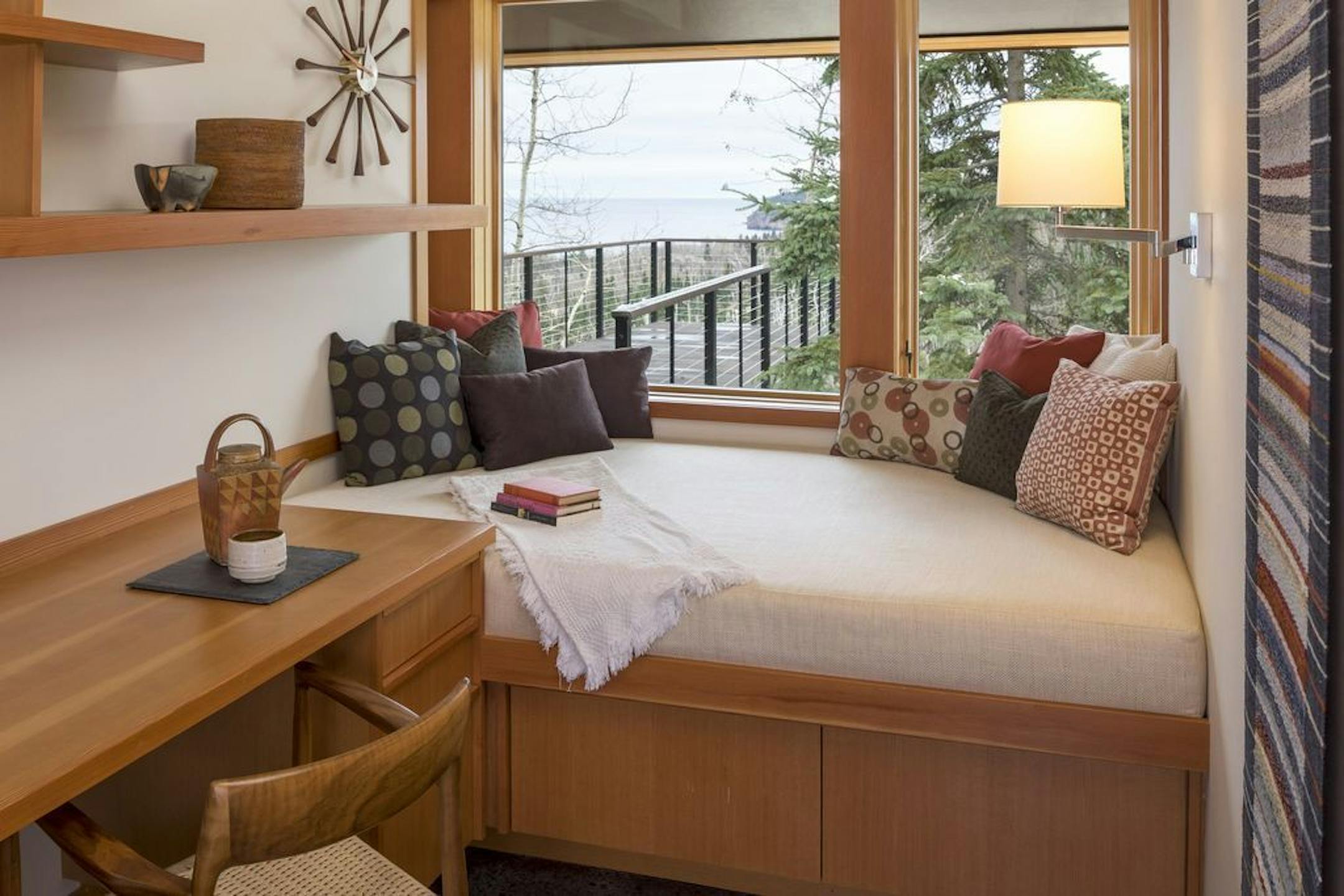 The study/guest bedroom.