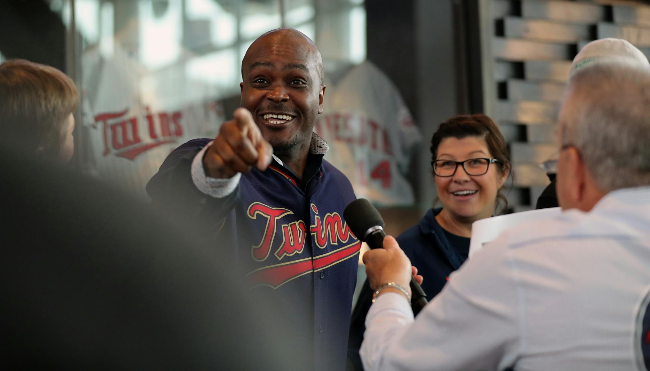 Twins hitting coach James Rowson reacted to a fan suggesting an answer during "Fan Feud" at TwinsFest.