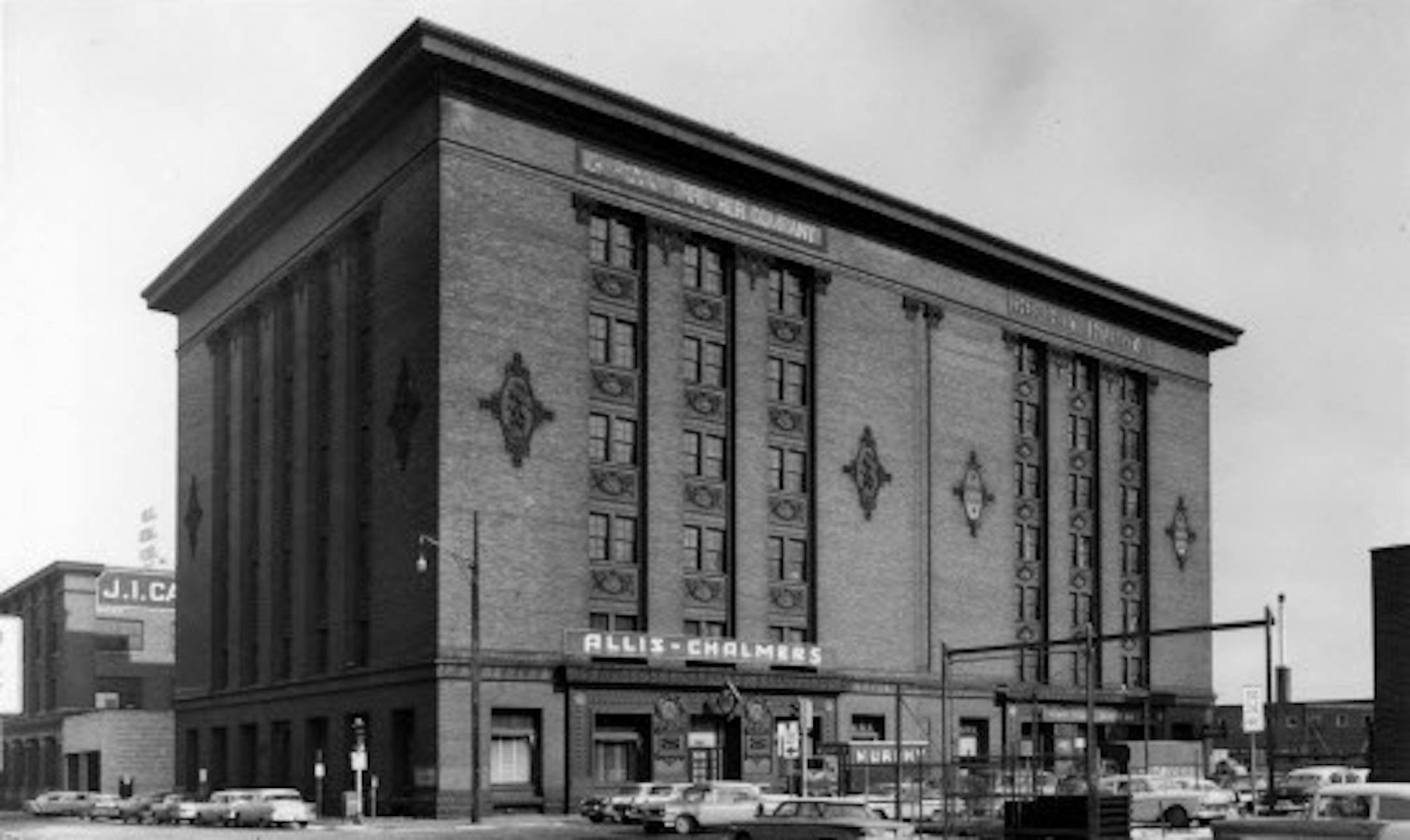 Allis Chalmers Manufacturing Company, now called the Thresher Building / Third Street South between Park and Chicago Avenues South. 1960 Minneapolis Survey photo by Minneapolis Star and Tribune staff photographer Dwight W. Miller / February 1960.