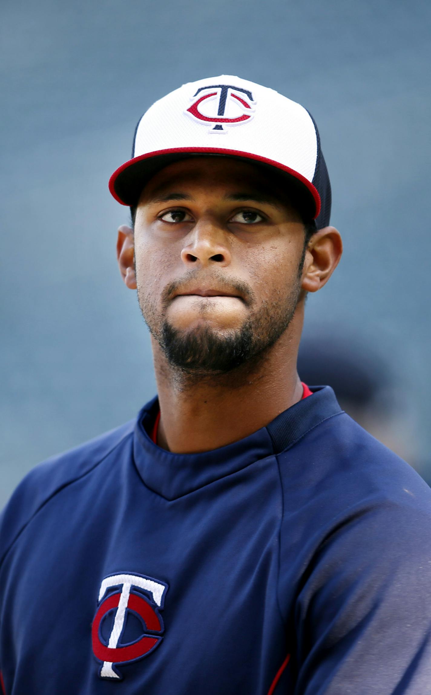 Twins center fielder Aaron Hicks looked on as his team took batting practice before Monday night MLB action at Target Field between the Minnesota Twins and Texas RangersThursday April, 24 2013 in Minneapolis , MN. ] JERRY HOLT &#xef; jerry.holt@startribune.com ORG XMIT: MIN1304251728390579
