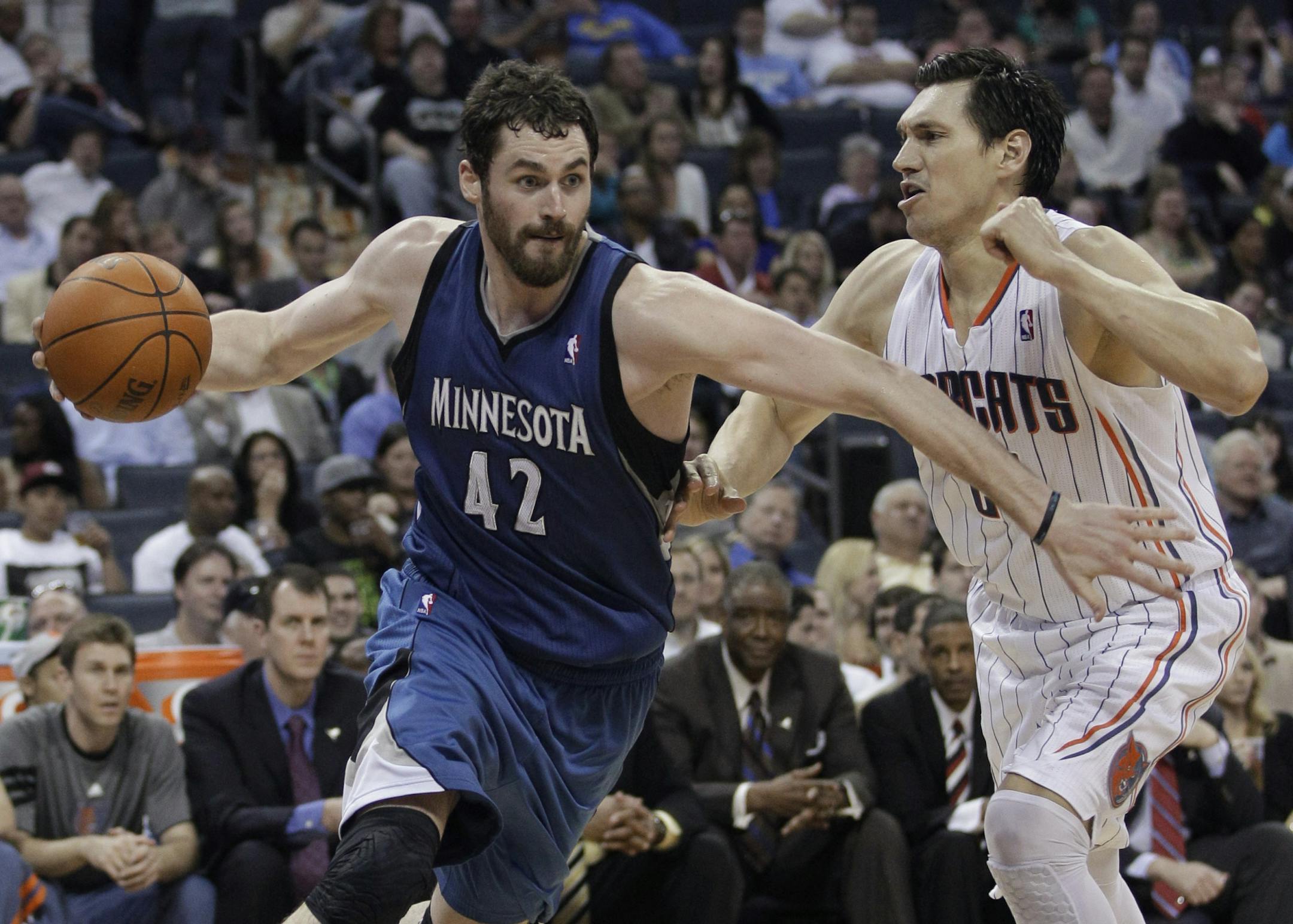 Timberwolves forward Kevin Love (42)