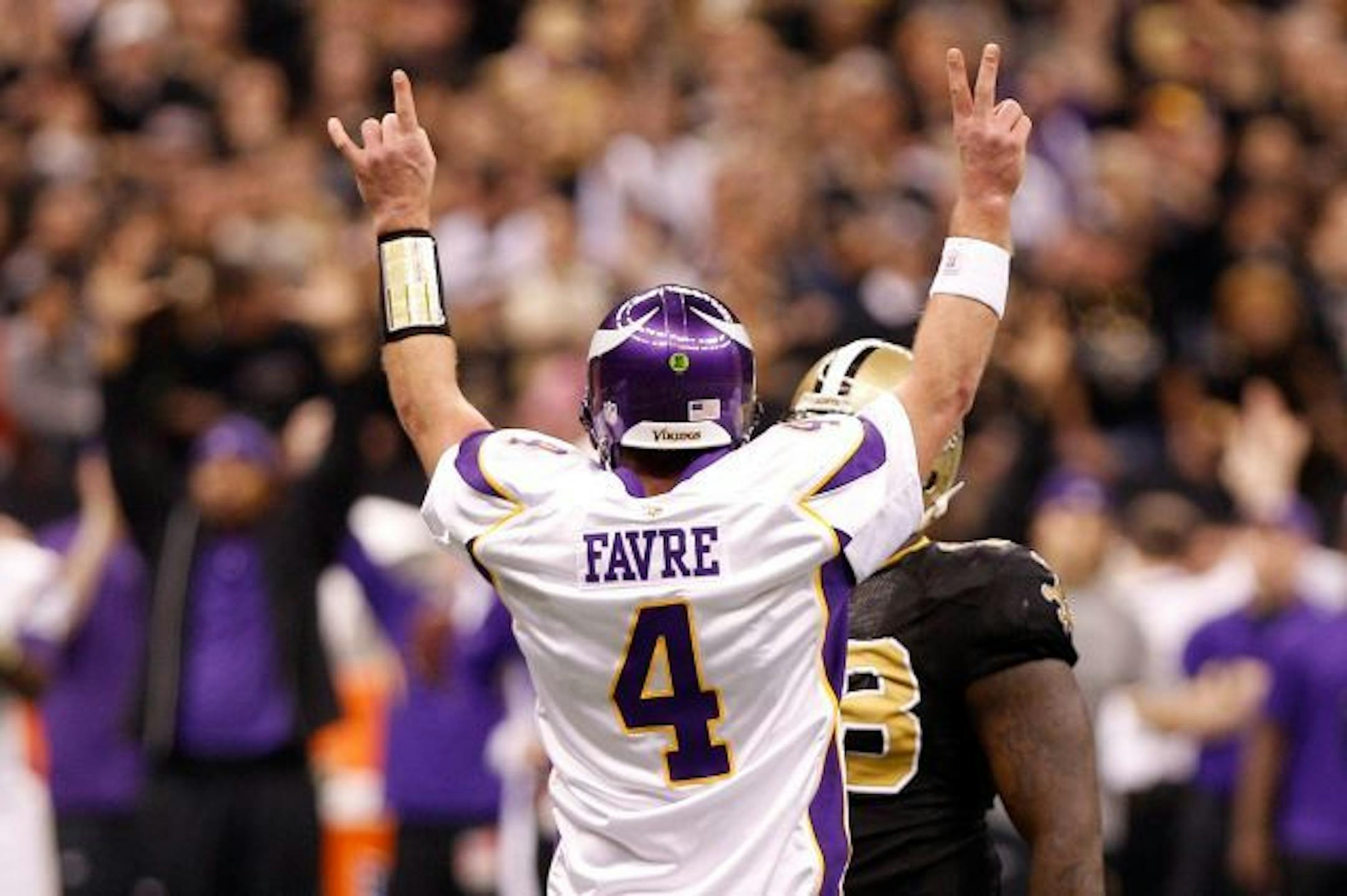 Vikings quarterback Brett Favre reacted after throwing a 5-yard touchdown pass in the first quarter against the New Orleans Saints in the NFC Championship Game.