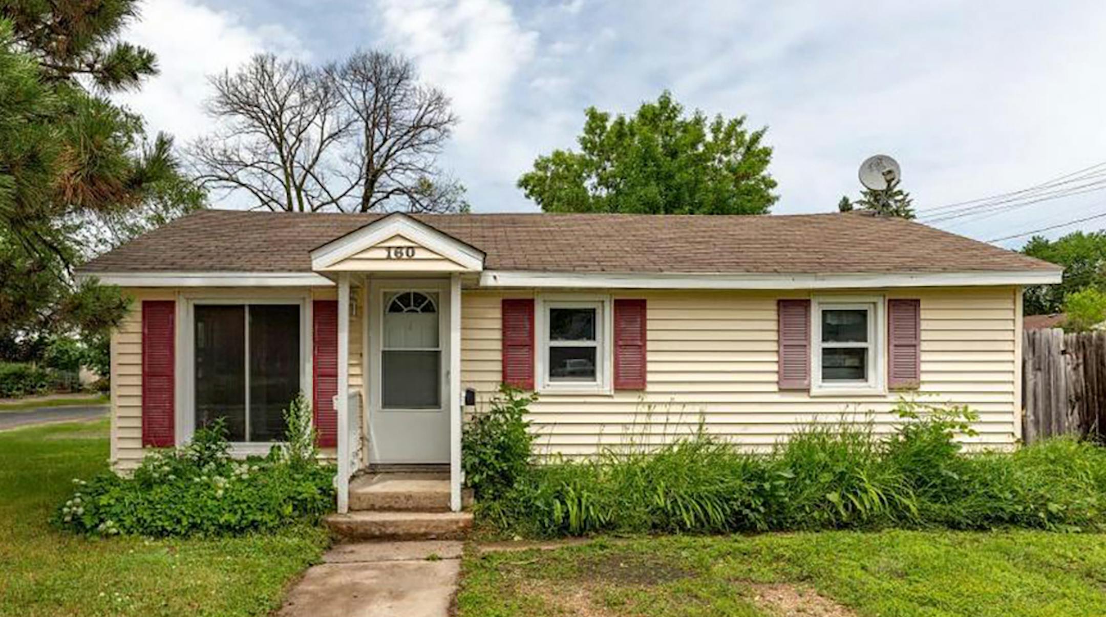 Bloomington: This two-bedroom, one-bath house has 712 square feet.
