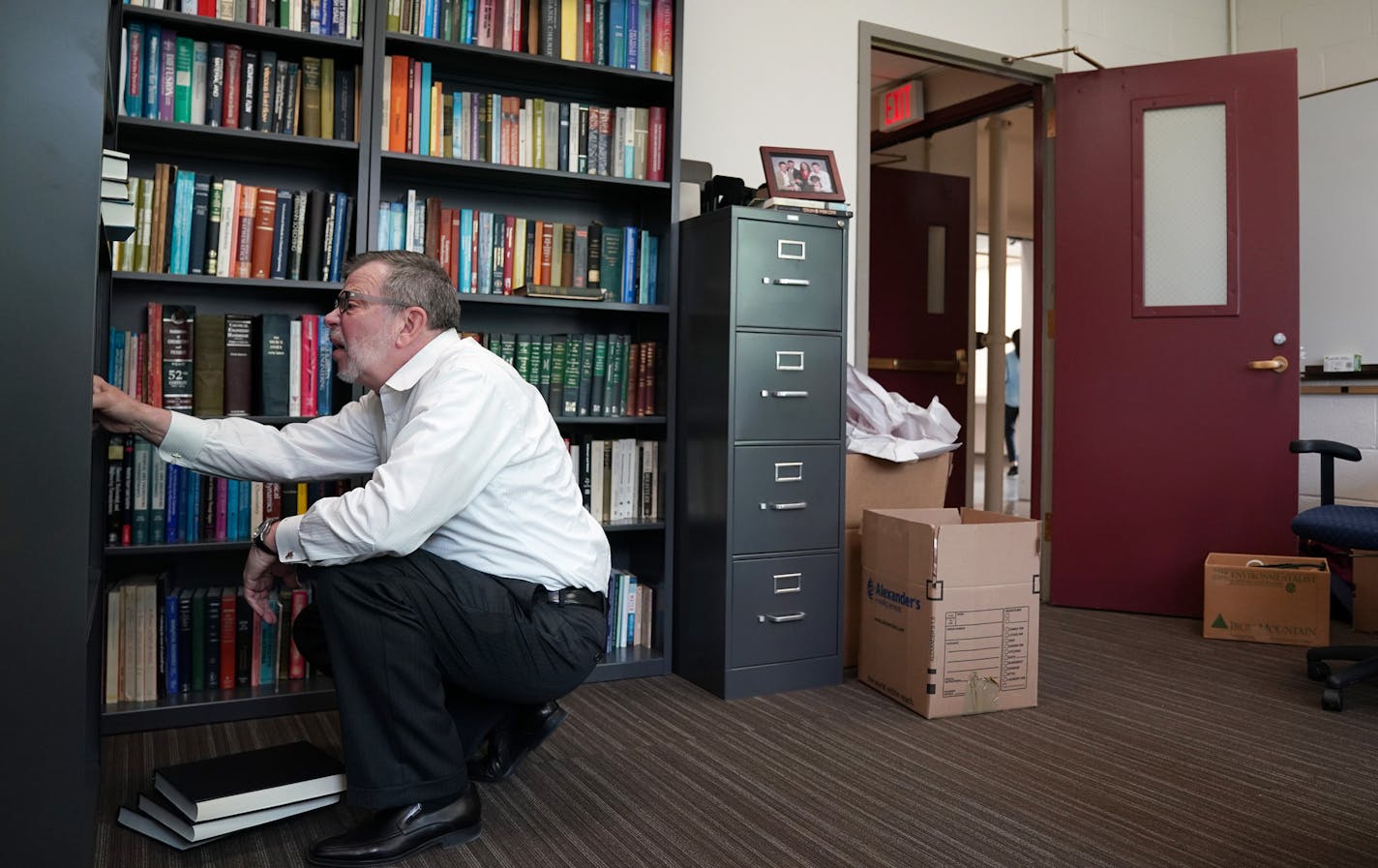 Outgoing president Eric Kaler organized his bookshelf as he unpacked boxes in his new office at Amundson Hall. ] ANTHONY SOUFFLE &#x2022; anthony.souffle@startribune.com Eric Kaler, the University of Minnesota's outgoing president, unpacked boxes in his new office in Amundson Hall, where starting on Monday he will serve in his new role fundraising for the University Wednesday, June 26, 2019 in Minneapolis.