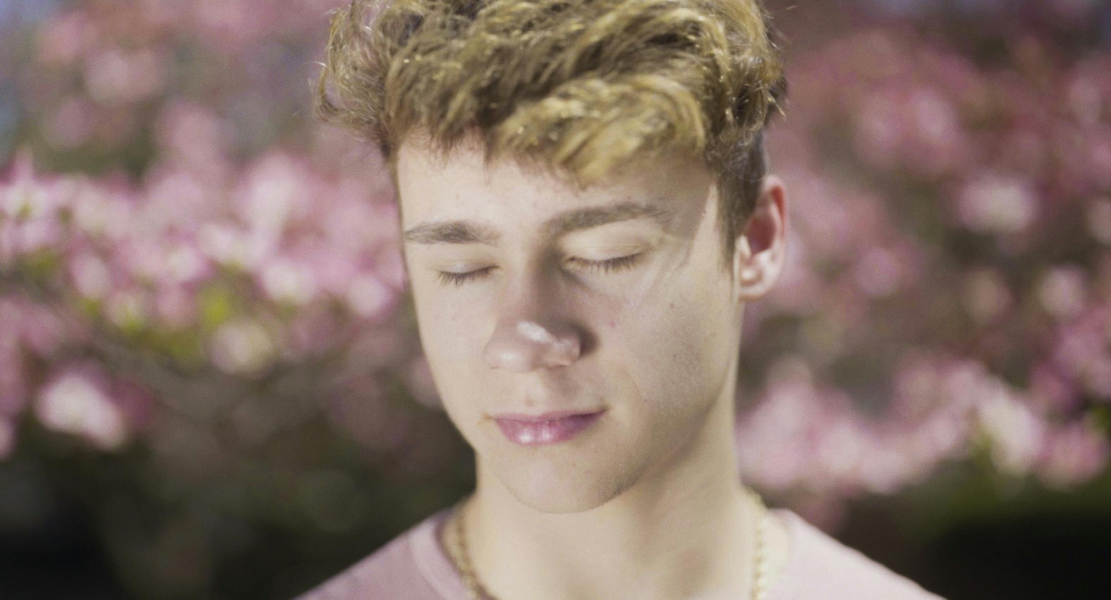 Jawline, Liza Mandelup's feature debut, follows 16-year-old Austyn Tester, a rising star in the live-broadcast ecosystem who built his following on wide-eyed optimism and teen girl lust, as he tries to escape a dead-end life in rural Tennessee. The film made its world premiere earlier this year at the 2019 Sundance Film Festival, where it went on to win the Special Jury Award for Emerging Filmmaker. (Hulu/TNS) ORG XMIT: 1400783