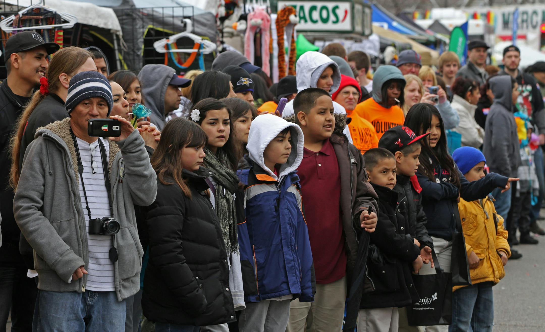 People bundled in coats and hats, as the Cinco de Mayo Parade made its way down Cesar Chavez Street in St. Paul's West Side, as part of this years celebration. The parade is the single highest attended event of Cinco de Mayo and features floats from local community organizations and authentic Mexican performers. The Cinco de Mayo celebration attracts thousands of people and features live music, dancers, Lowrider car show and food.] Bruce Bisping/Star Tribune bbisping@startribune.com ORG XMIT: MI